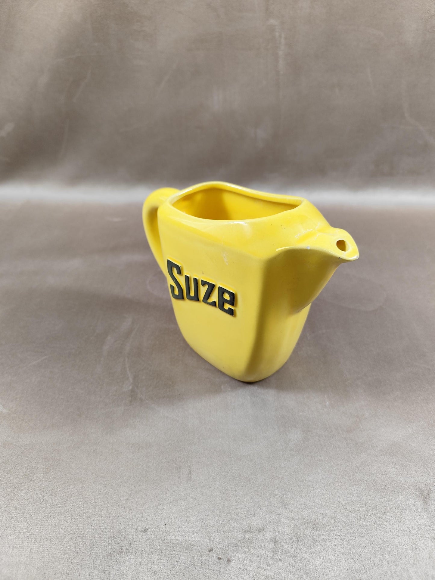 Cruche Suze en céramique jaune Made in France Vintage 1950