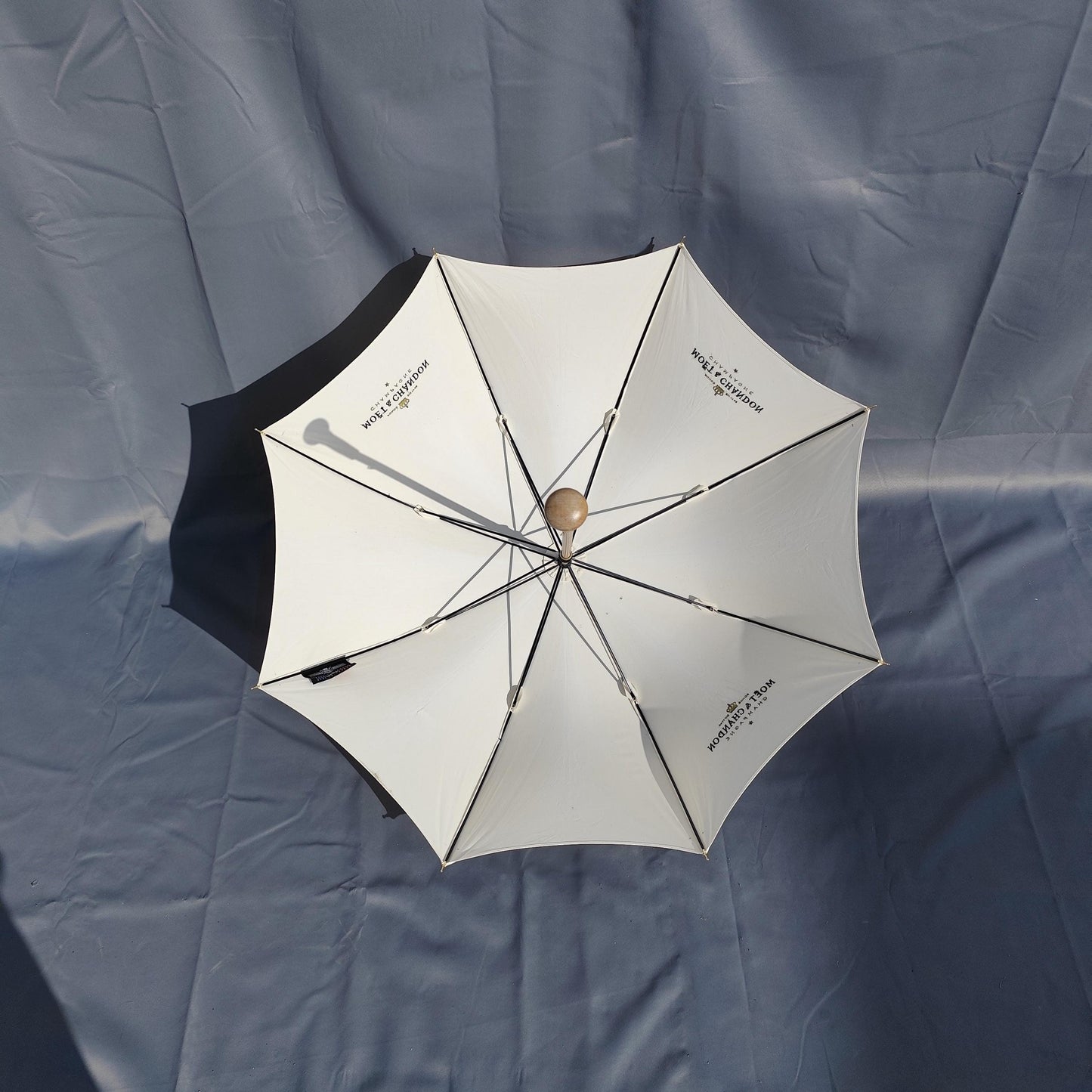 RARE Parapluie de Cherbourg Champagne Moët & Chandon Made in France Vintage 1990