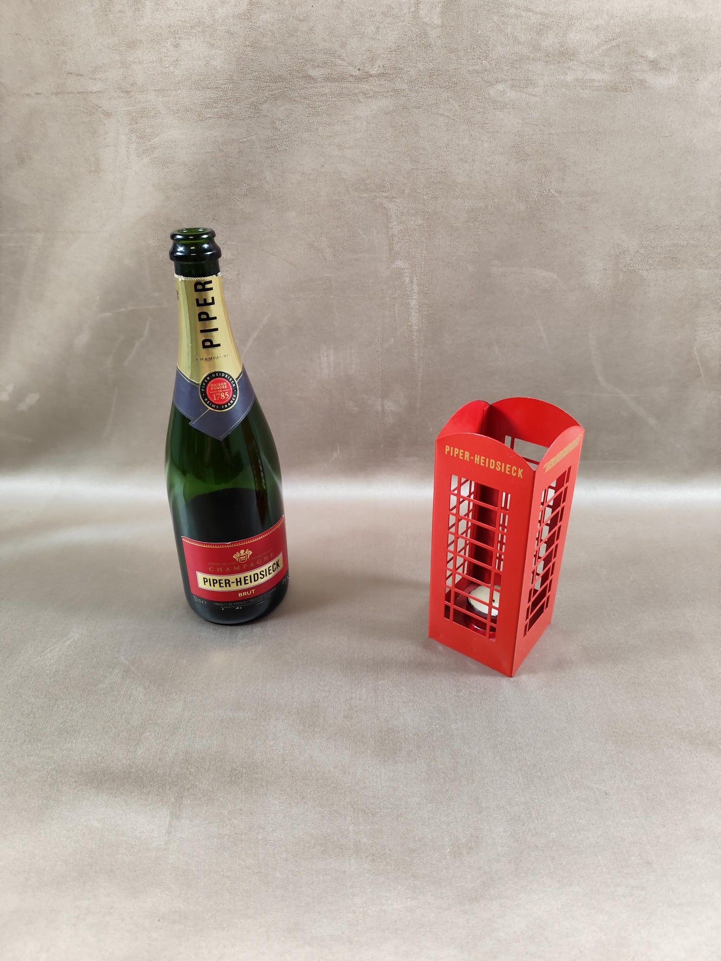 Photophore Champagne Piper-Heidsieck The avengers Chapeau melon bottes de cuirs Made in France Vintage 1980