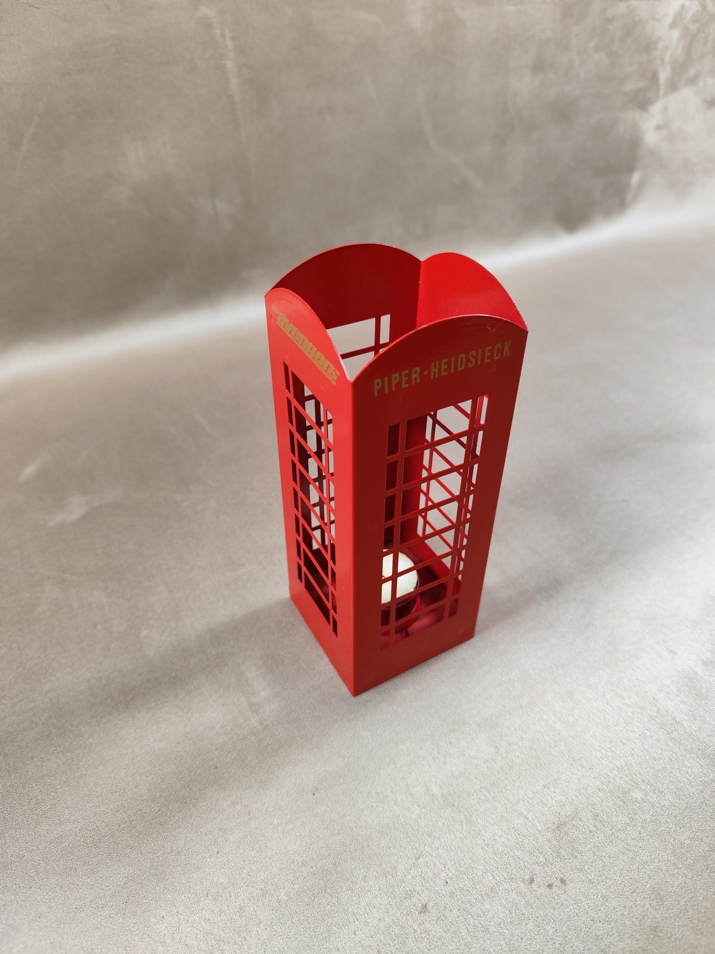 Photophore Champagne Piper-Heidsieck The avengers Chapeau melon bottes de cuirs Made in France Vintage 1980