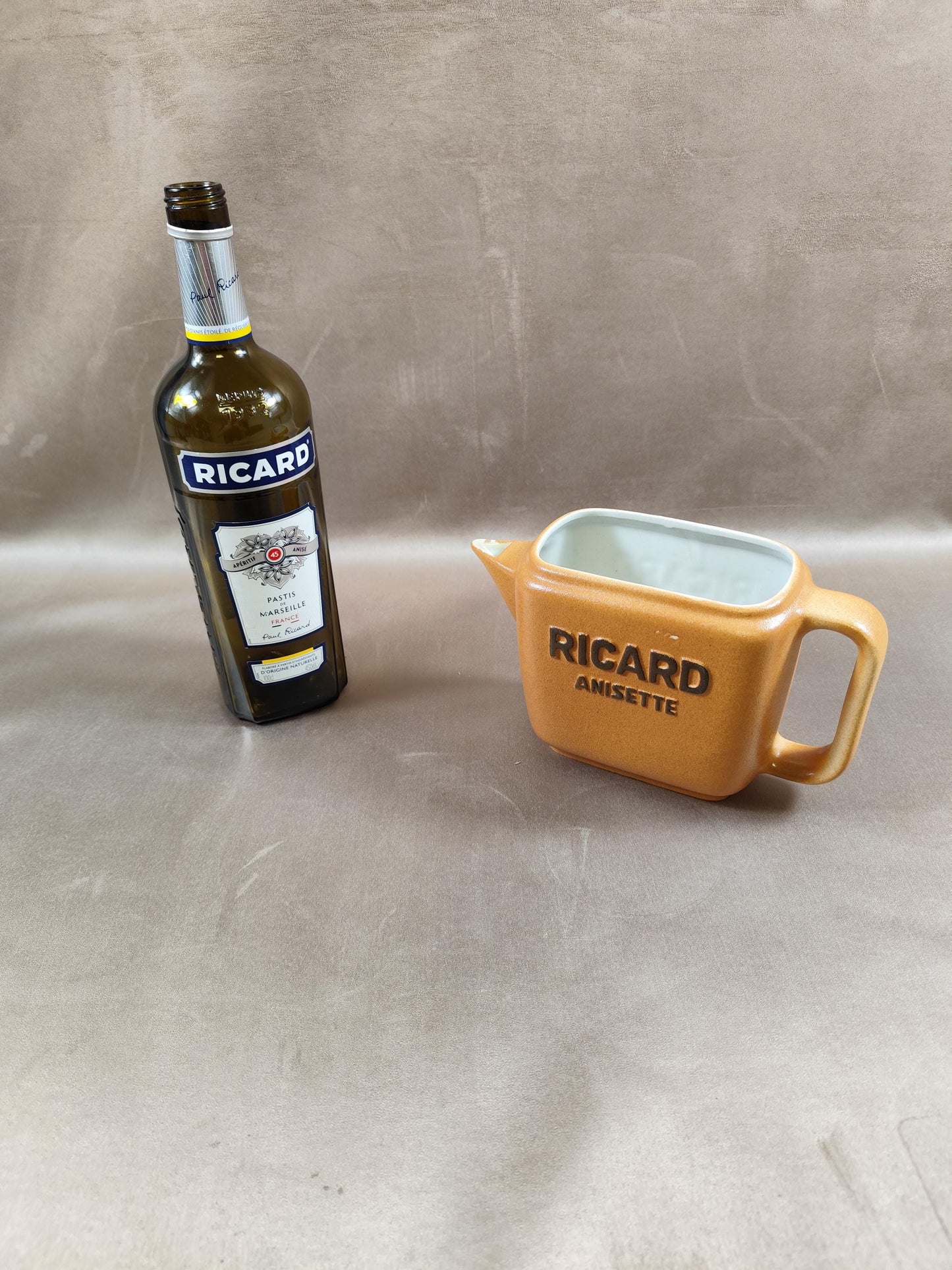 Pichet Ricard en céramique marron Made in France Vintage 1970