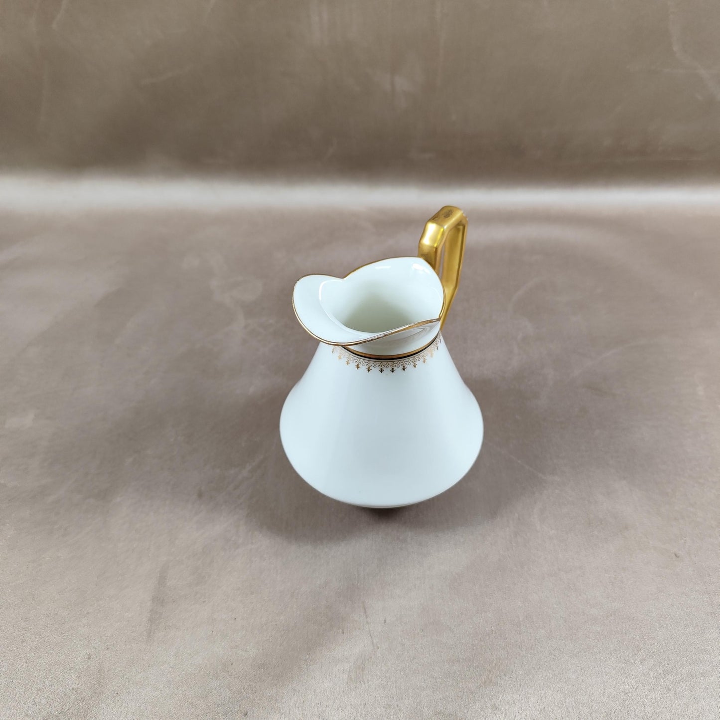 Pichet pot à lait Mansard Rue de Paradis en porcelaine blanche Made in France Vintage 1900