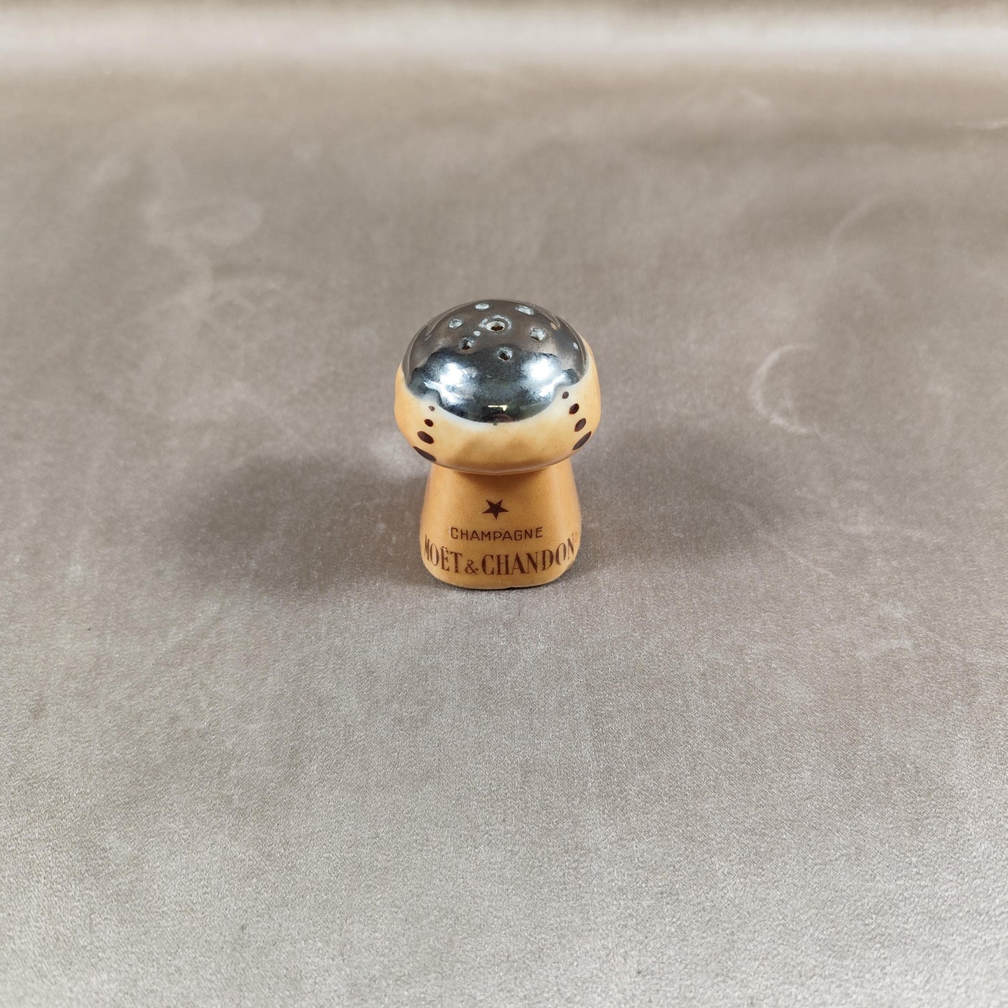 Salière Champagne Moët & Chandon en forme de bouchon Made in France Vintage 1980