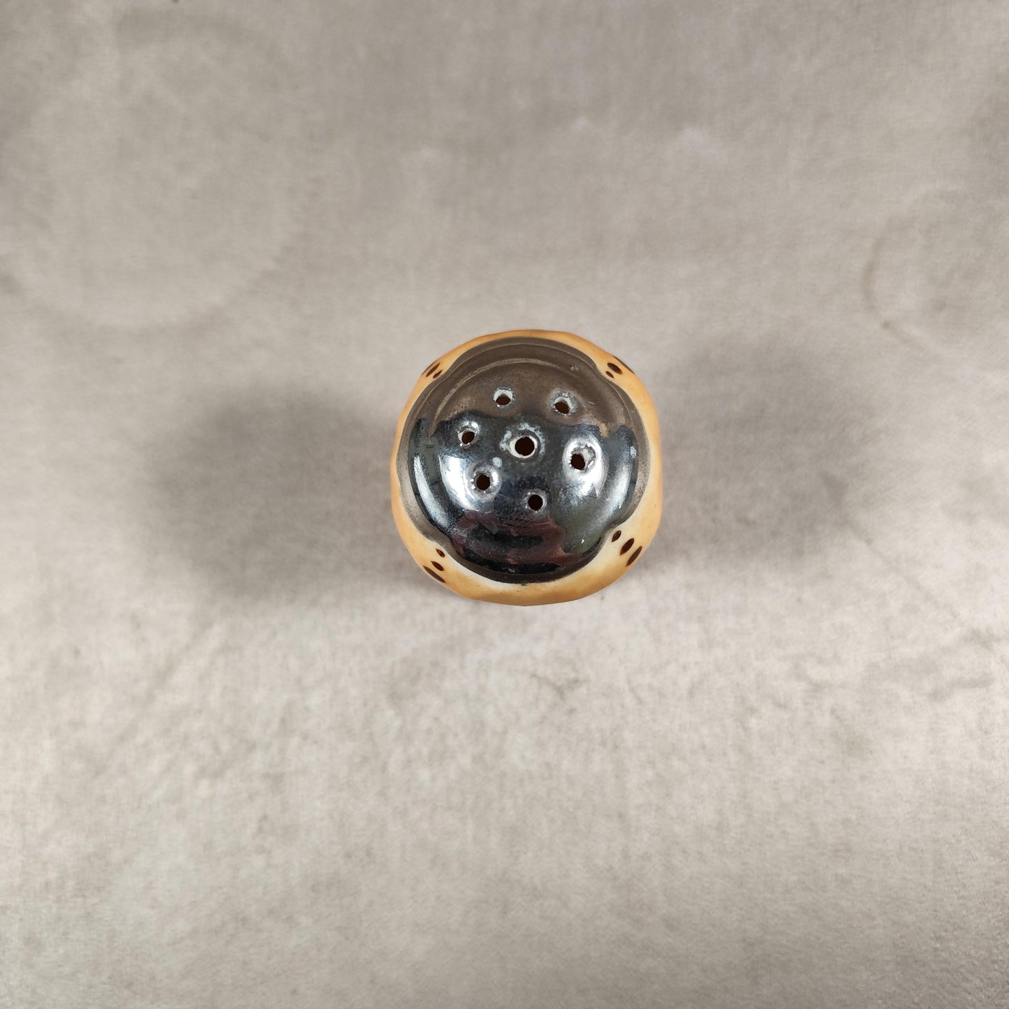 Salière Champagne Moët & Chandon en forme de bouchon Made in France Vintage 1980