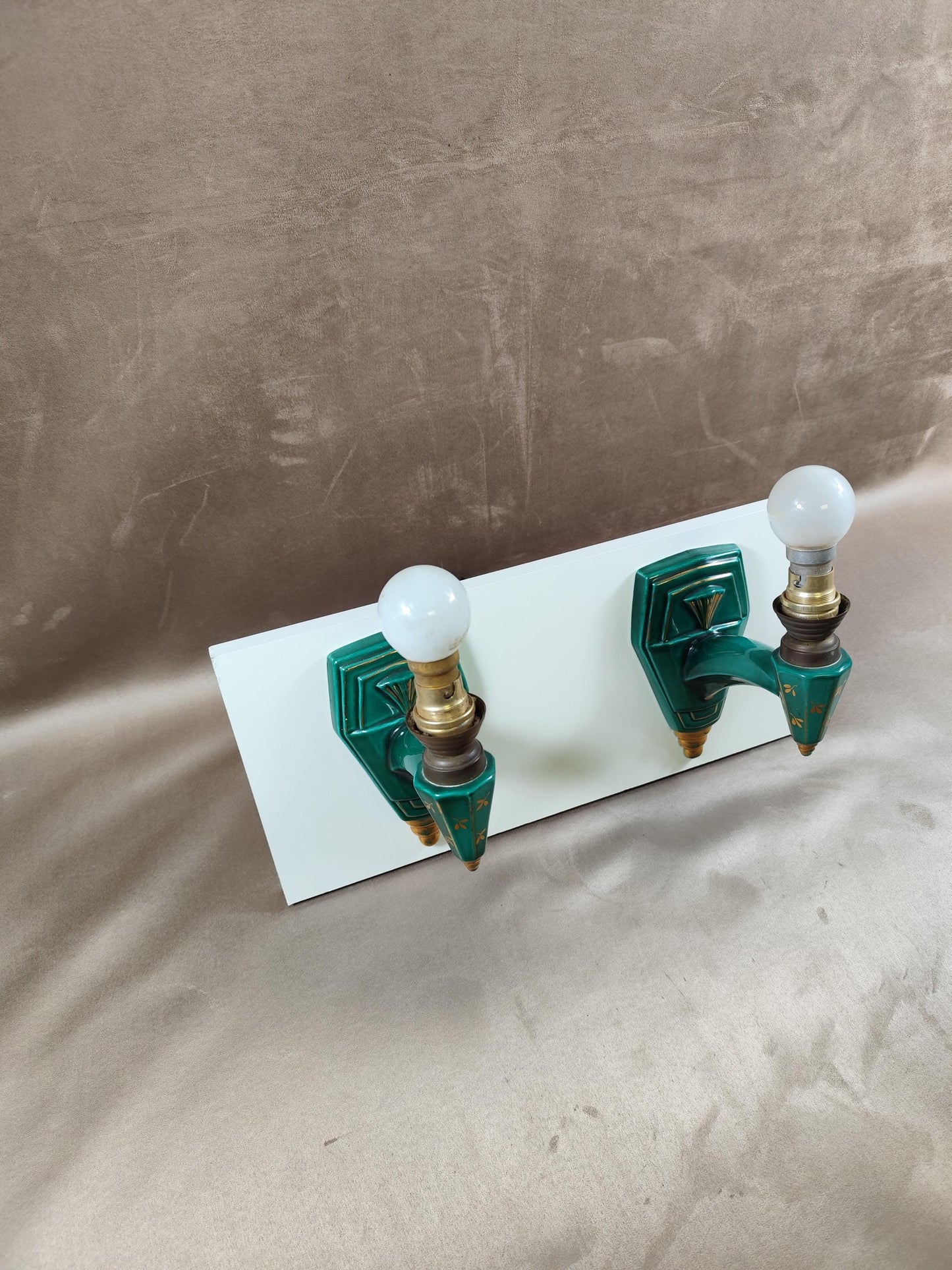 Lot de 2 appliques murales Art déco en céramique émaillée verte et dorée Made in France Vintage 1940