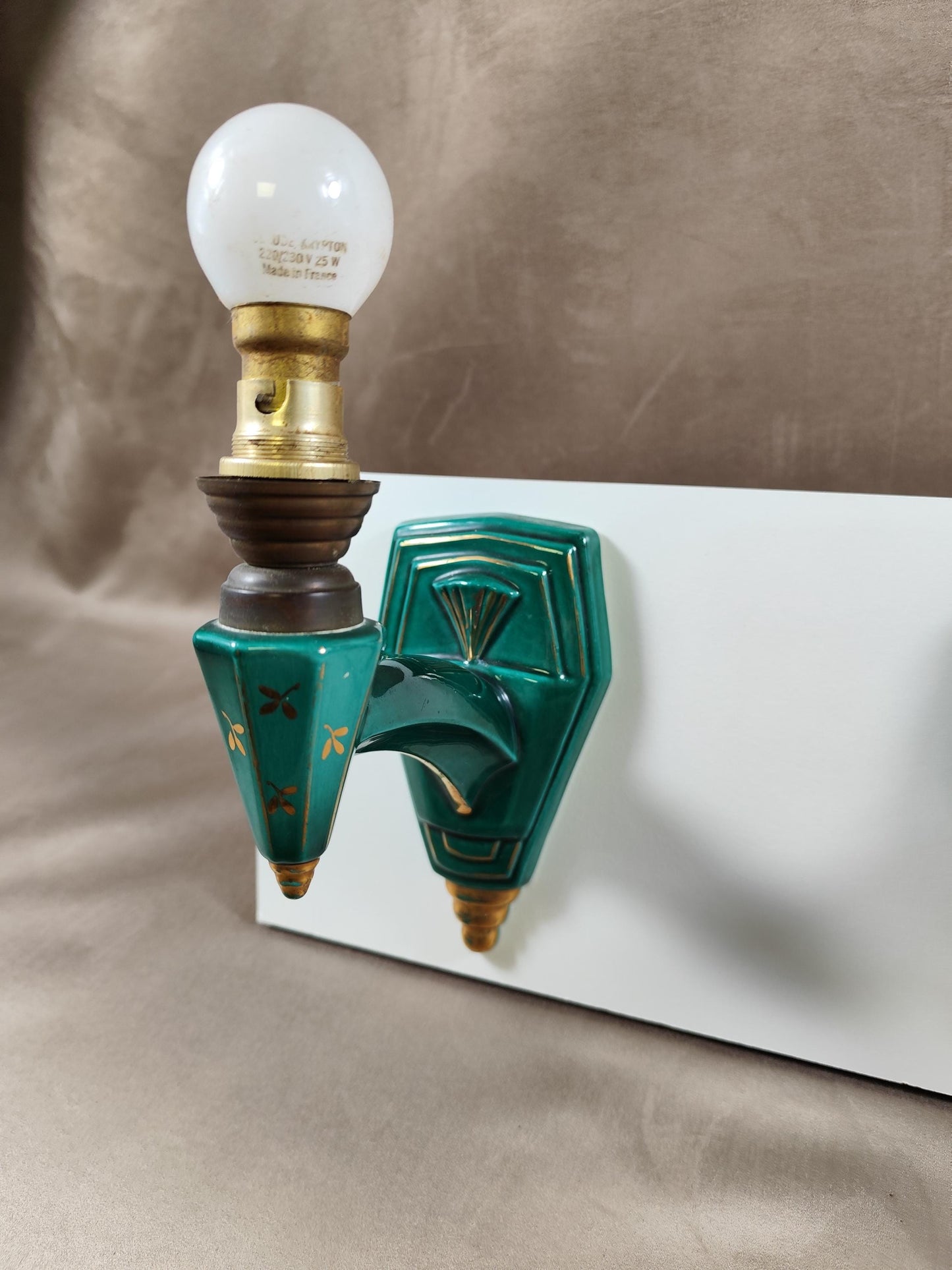 Lot de 2 appliques murales Art déco en céramique émaillée verte et dorée Made in France Vintage 1940