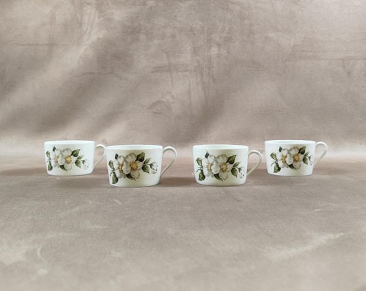 Lot de 4 tasses à café à décor de fleurs en Porcelaine de Paris Made in France Vintage 1970