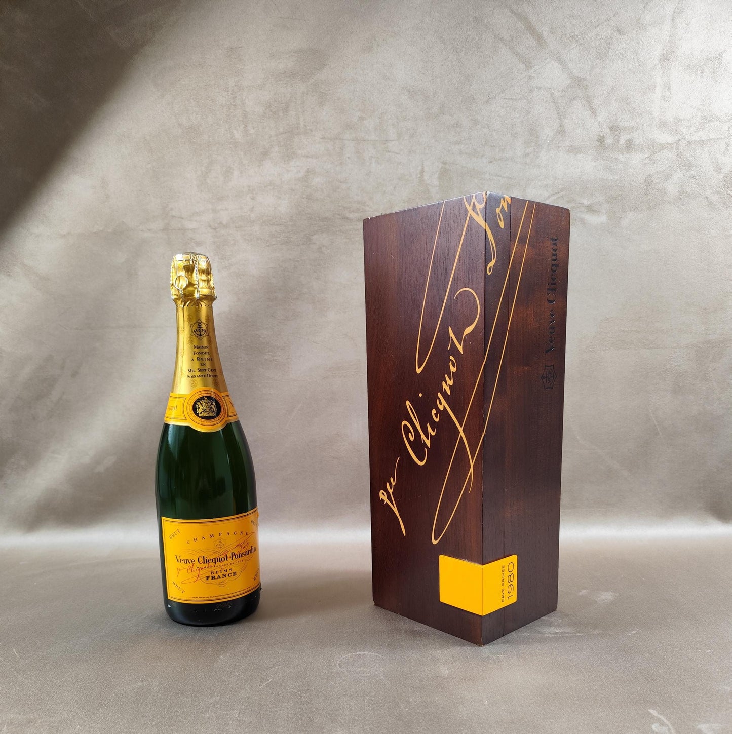 Caisse en bois pour Bouteille de Champagne Veuve Clicquot Ponsardin Made in France Vintage Cave privée 1980