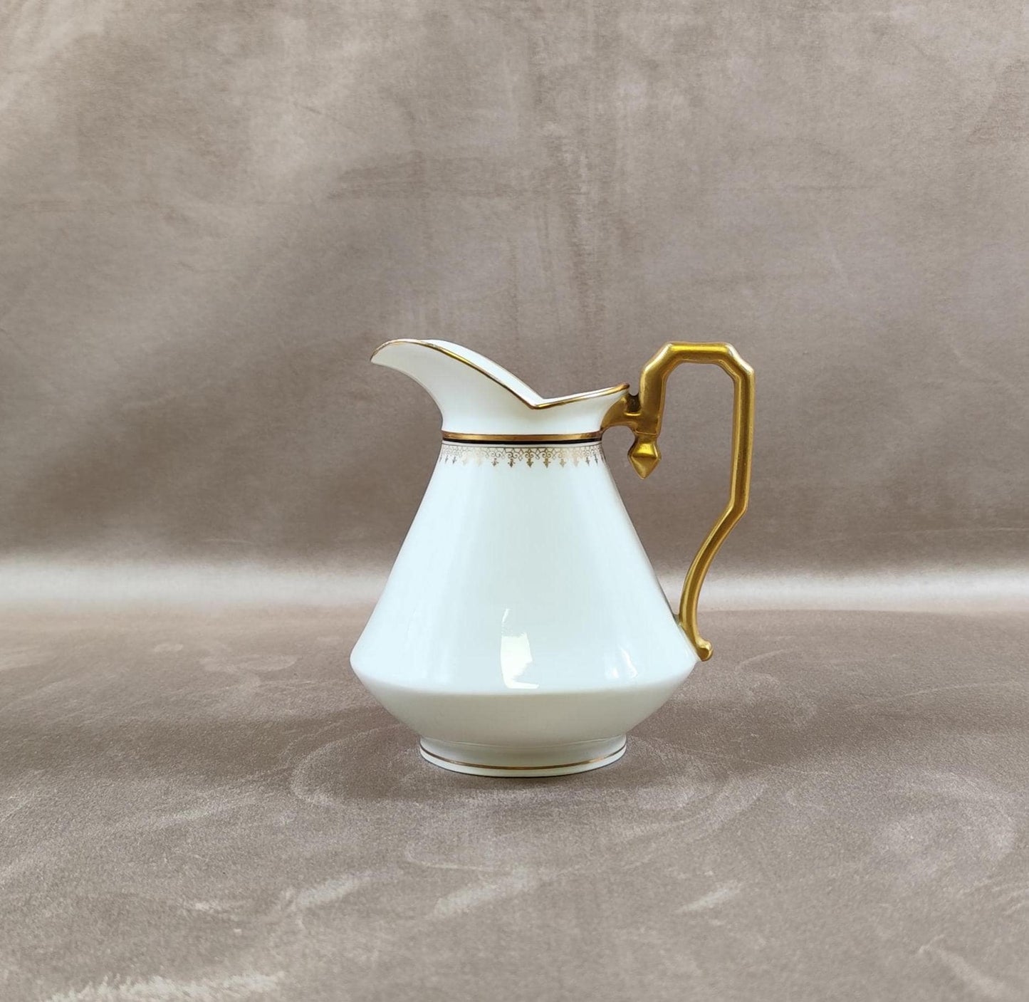 Pichet pot à lait Mansard Rue de Paradis en porcelaine blanche Made in France Vintage 1900