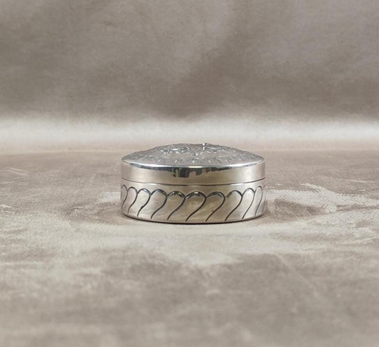 Petite boite en Métal Argenté Wiskemann avec Poinçon d'Orfèvre Made in Belgium Vintage 1900