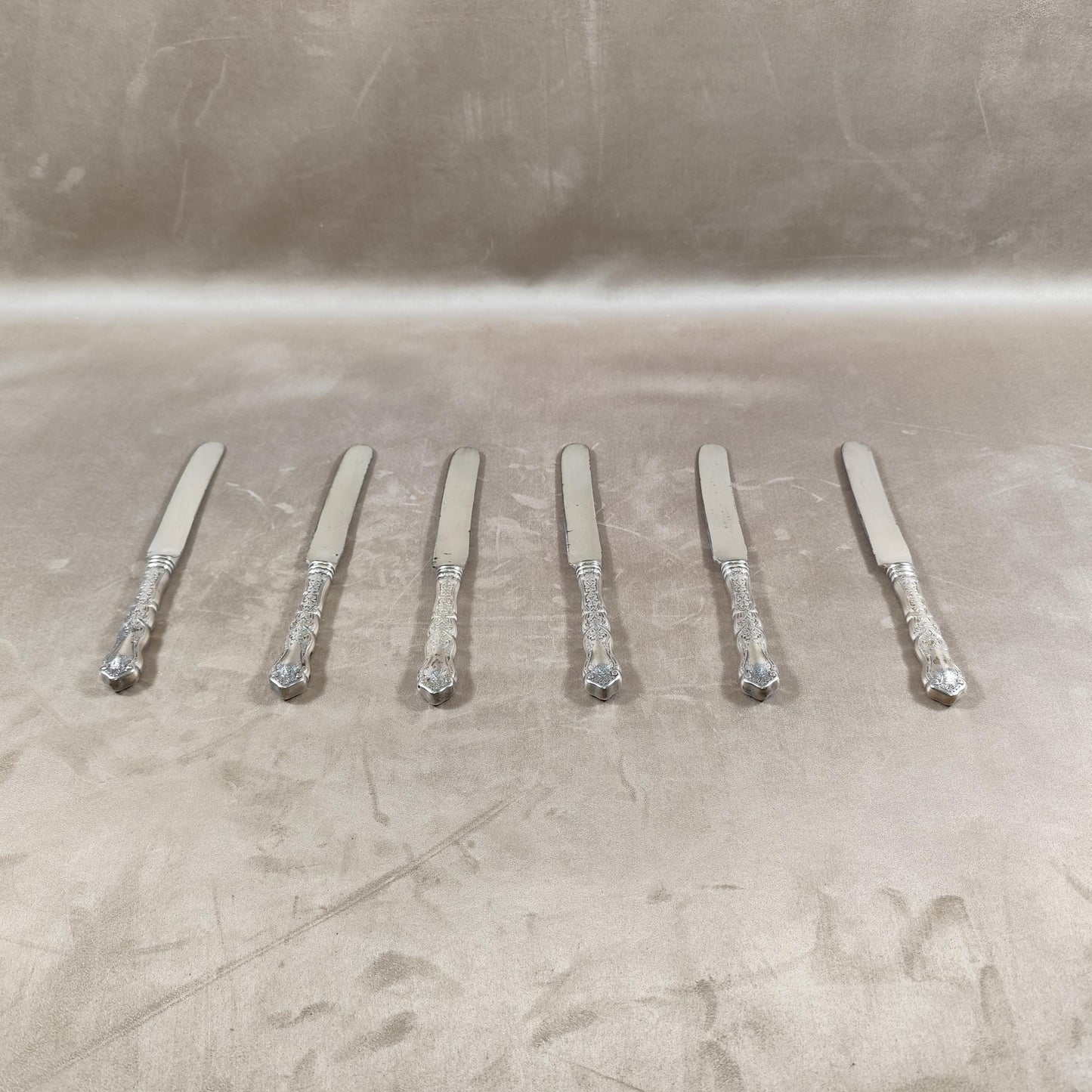 Lot de 6 couteaux en métal argenté WM Rogers Mfg  Made in USA Années 1950