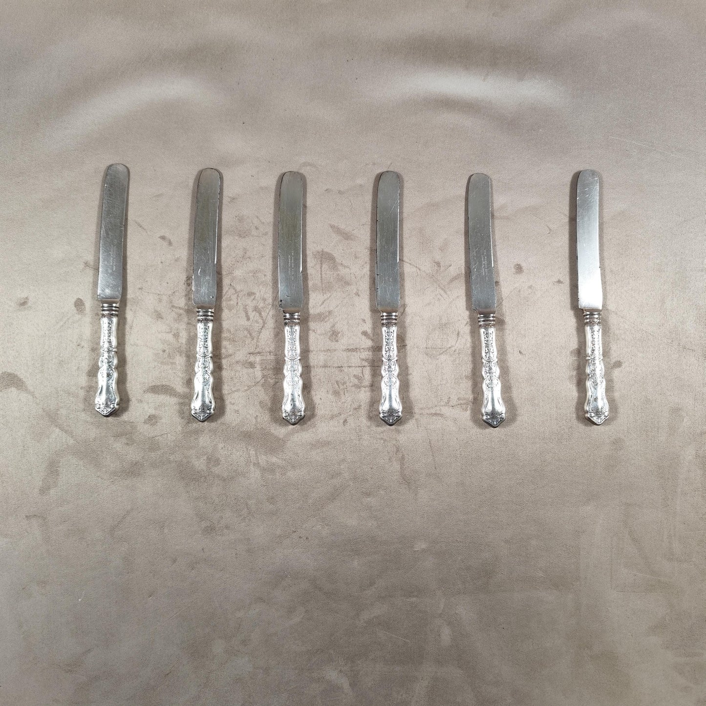 Lot de 6 couteaux en métal argenté WM Rogers Mfg  Made in USA Années 1950