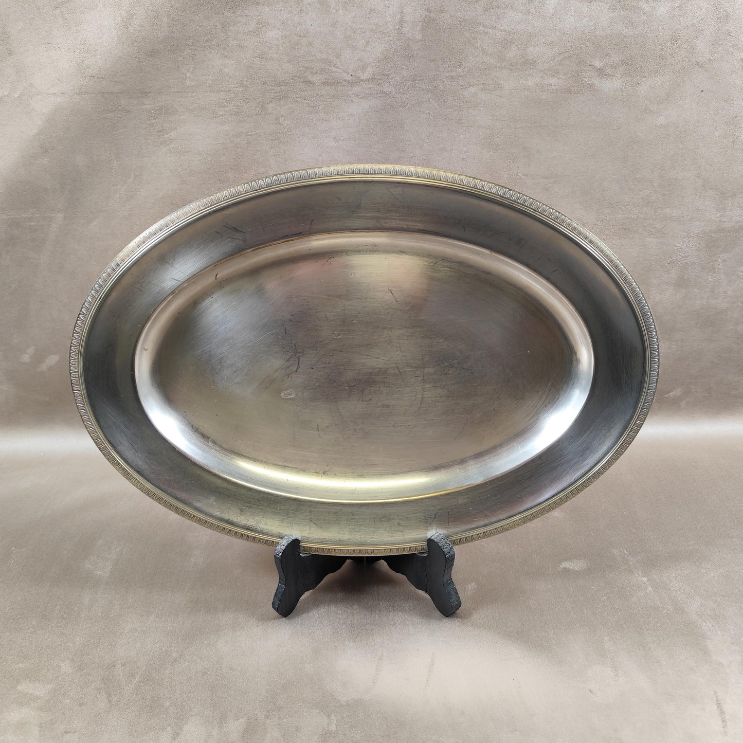 Plat Christofle ligne Malmaison en métal argenté avec poinçon d'orfèvre Made in France Vintage 1900