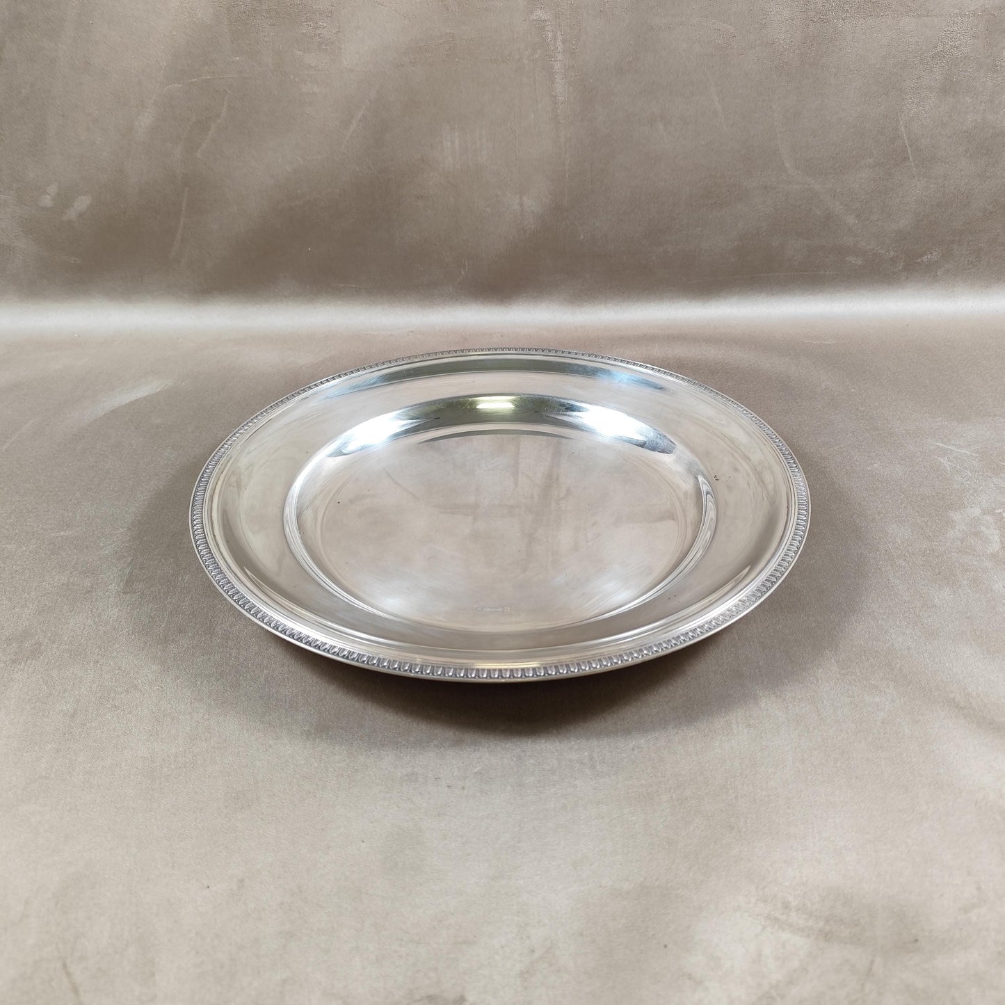 Plat Christofle en métal argenté ligne Malmaison avec poinçon d'orfèvre Made in France Vintage 1900