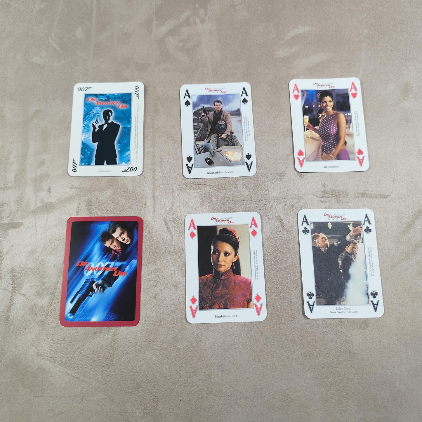 Jeu de 54 cartes James bond 007 Meurs un autre jour (Die Another Day) Made in France Vintage 2000