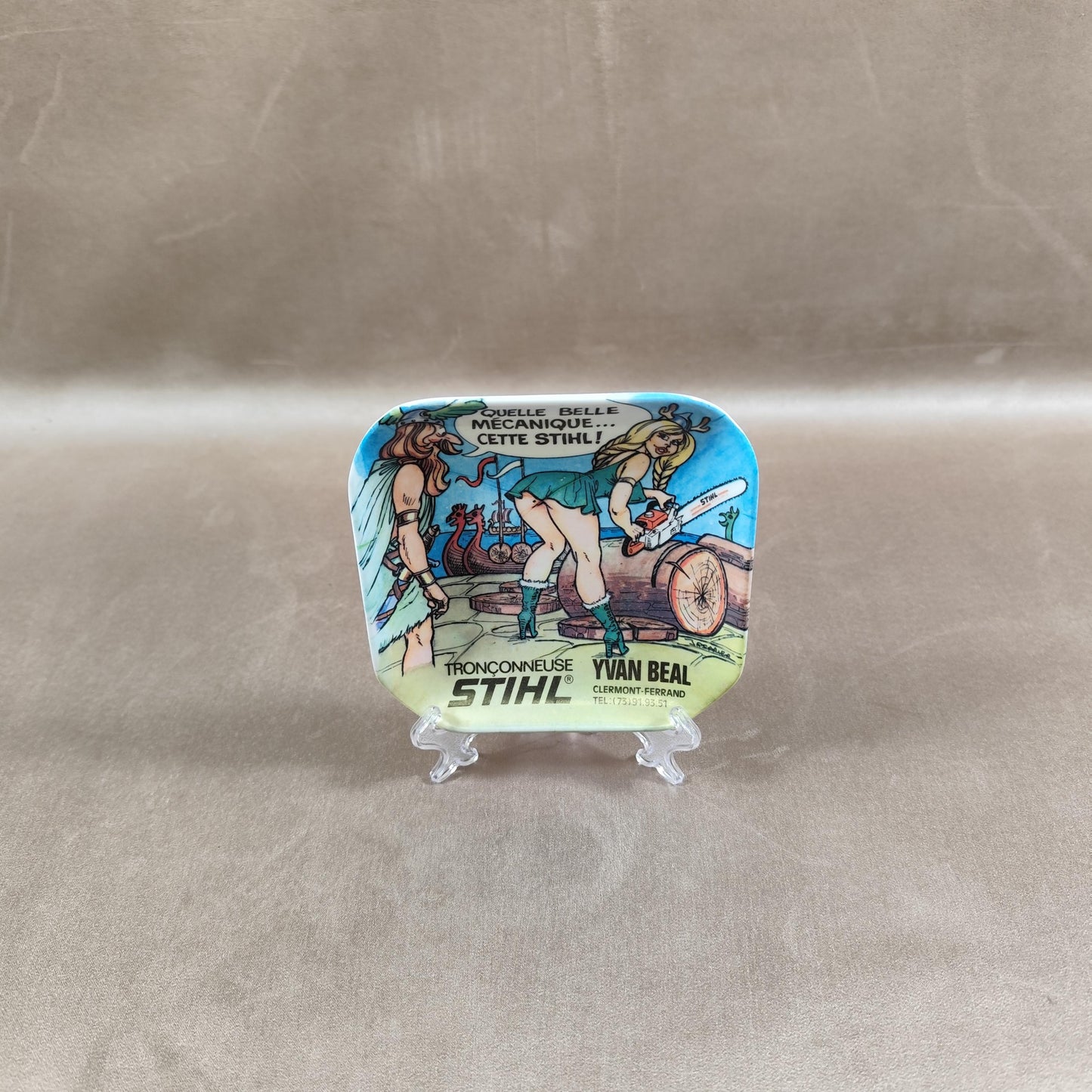 Cendrier vide poche Publicitaire Humoristique Tronçonneuse Stihl dessin viking par J.Perrier Made in France Vintage 1980