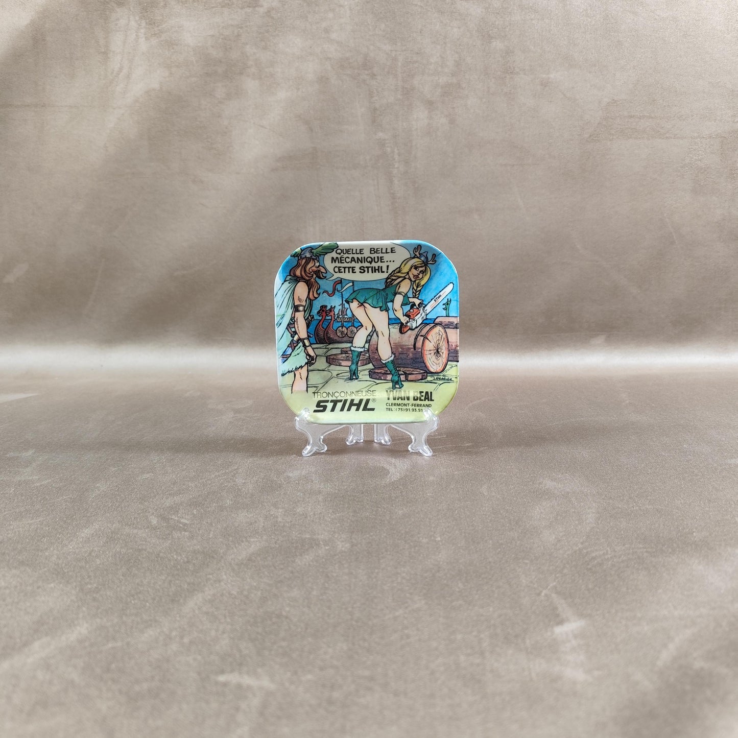 Cendrier vide poche Publicitaire Humoristique Tronçonneuse Stihl dessin viking par J.Perrier Made in France Vintage 1980