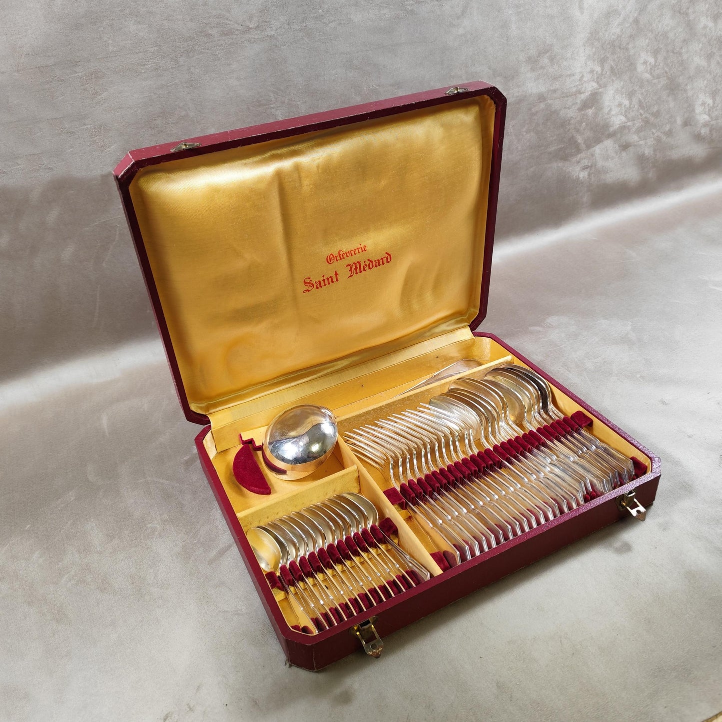 Ménagère 12 personnes 37 pièces Art Déco par Saint Médard en Métal argenté Poinçon d'Orfèvre en écrin Vintage 1900