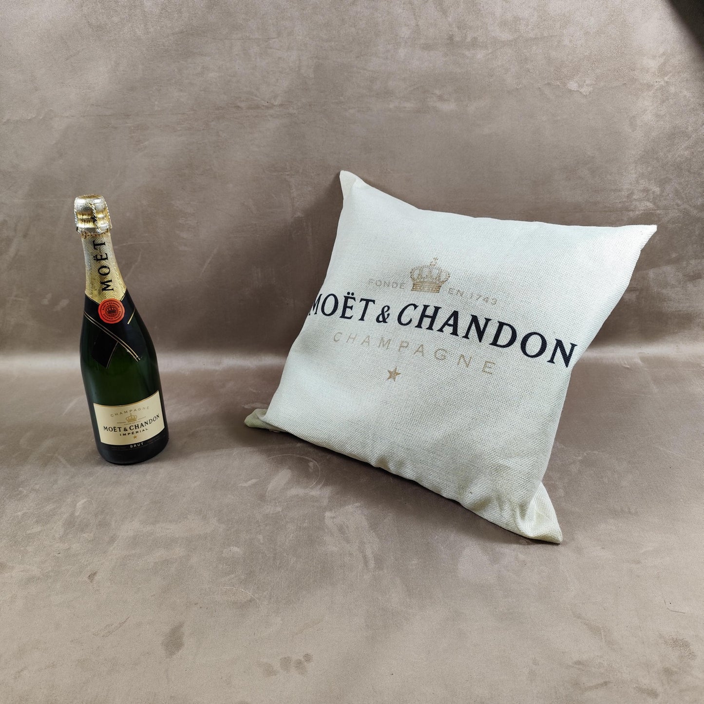 Coussin Champagne Moët et Chandon en coton Made in France Vintage 1990