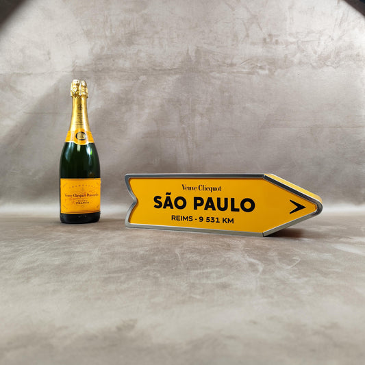 RARE Veuve Clicquot boite en métal orange panneau flèche SAO PAULO Made in France Vintage 1990