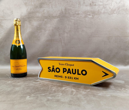 RARE Veuve Clicquot boite en métal orange panneau flèche SAO PAULO Made in France Vintage 1990