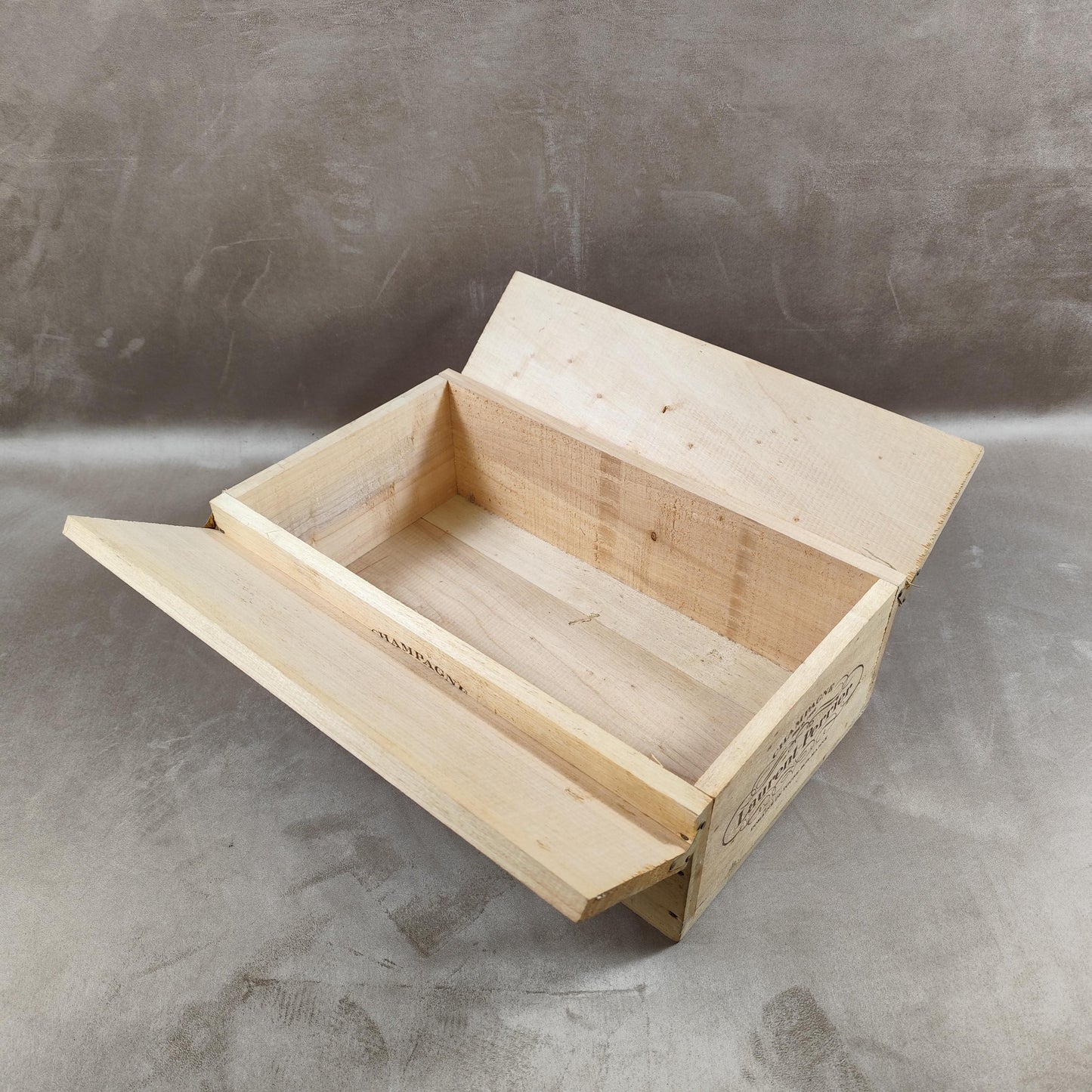 Caisse en Bois pour Bouteilles de Champagne Laurent Perrier Made in France Vintage 1980