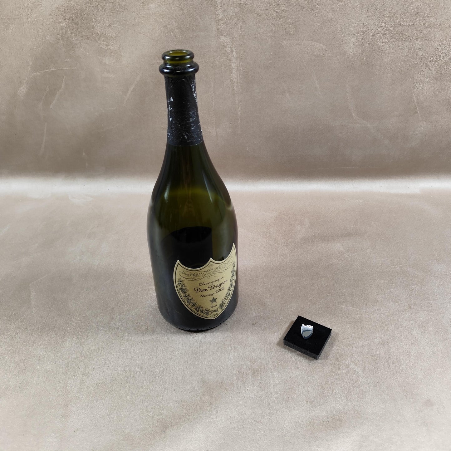 Pin's en Métal Champagne Dom Pérignon Made in France Vintage 1980