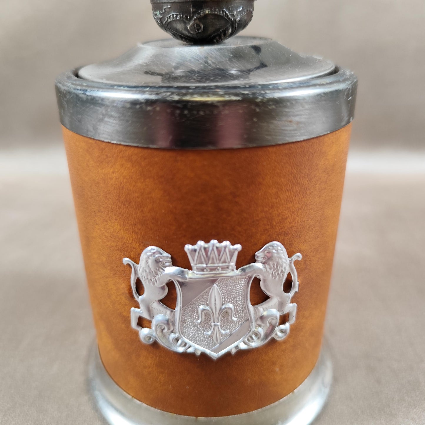 Distributeur de cigarette en laiton et cuir Made in France Vintage 1970