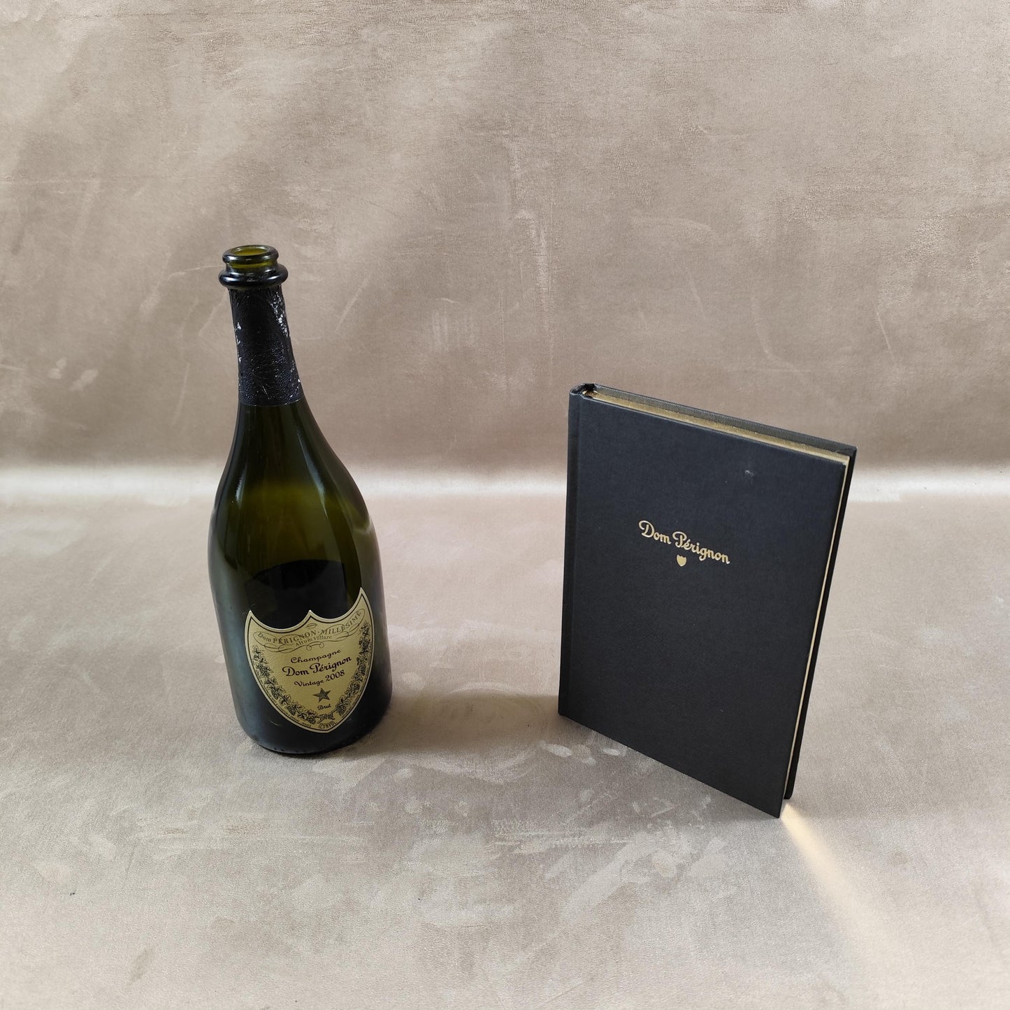 RARE Champagne Dom Perignon Carnet noir Made in France Vintage 1990
