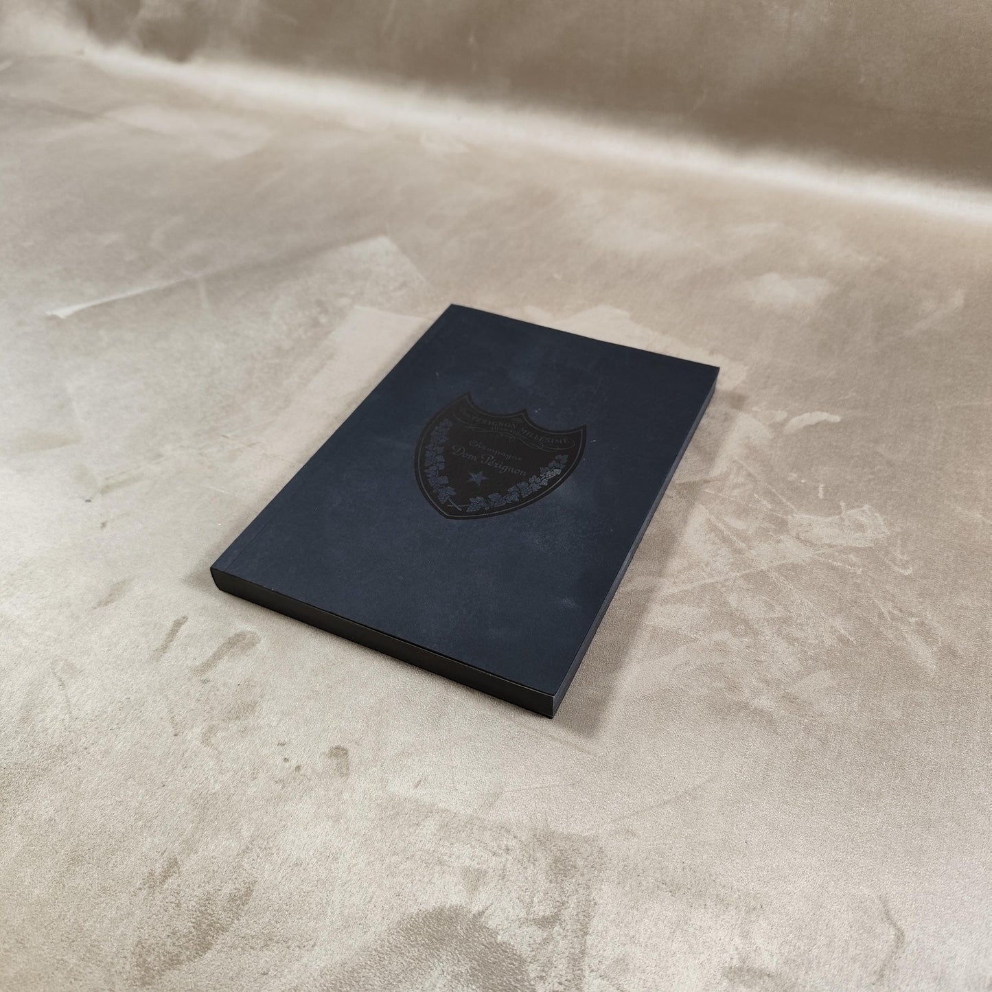 RARE Champagne Dom Perignon Carnet noir Made in France Vintage 1990