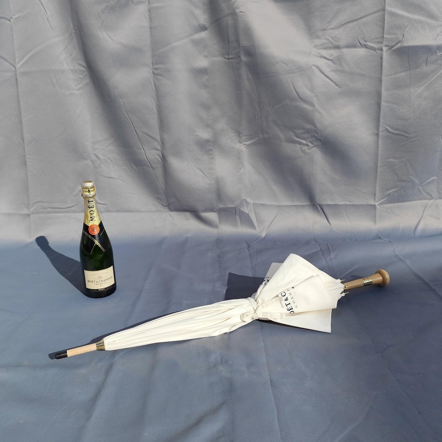 RARE Parapluie de Cherbourg Champagne Moët & Chandon Made in France Vintage 1990