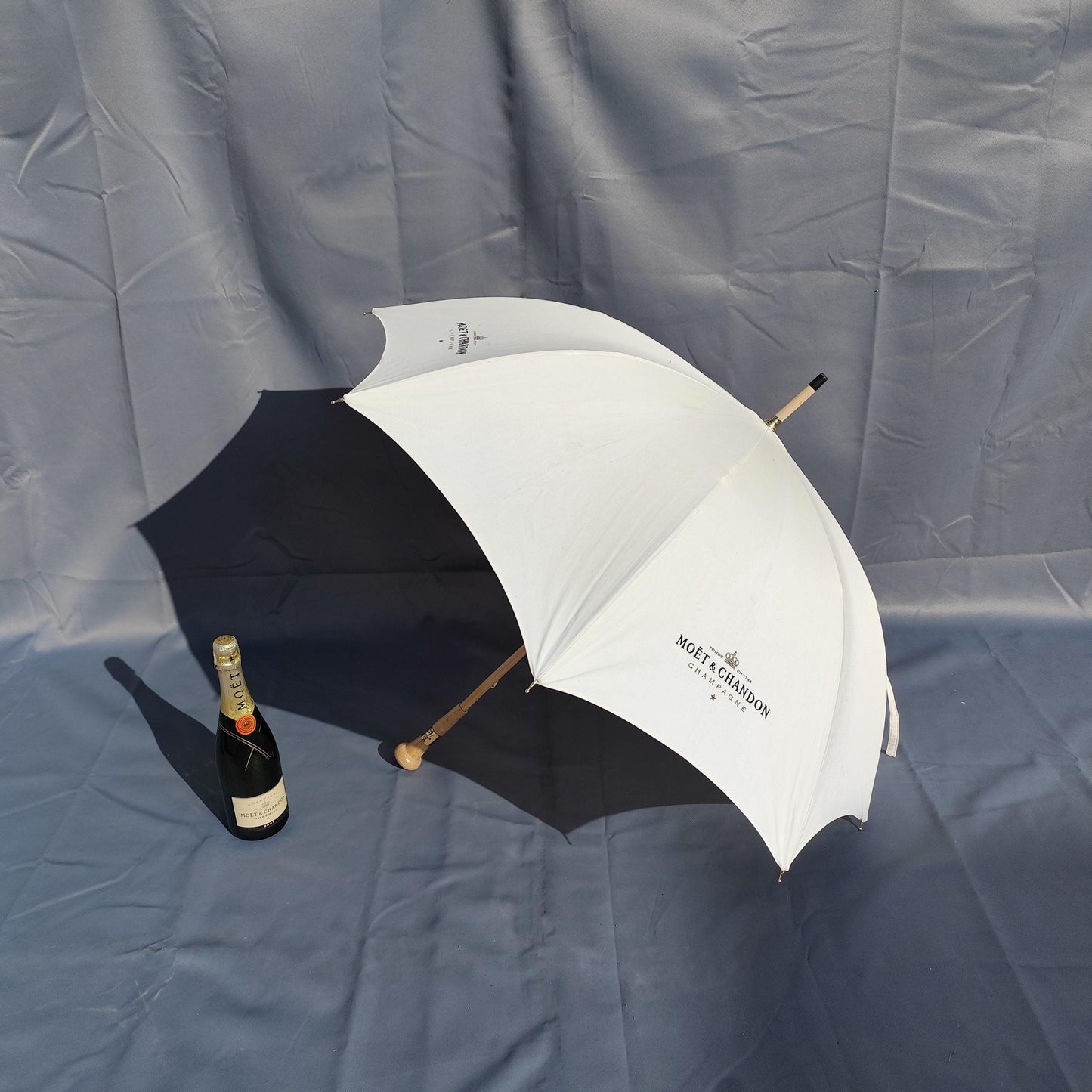 RARE Parapluie de Cherbourg Champagne Moët & Chandon Made in France Vintage 1990