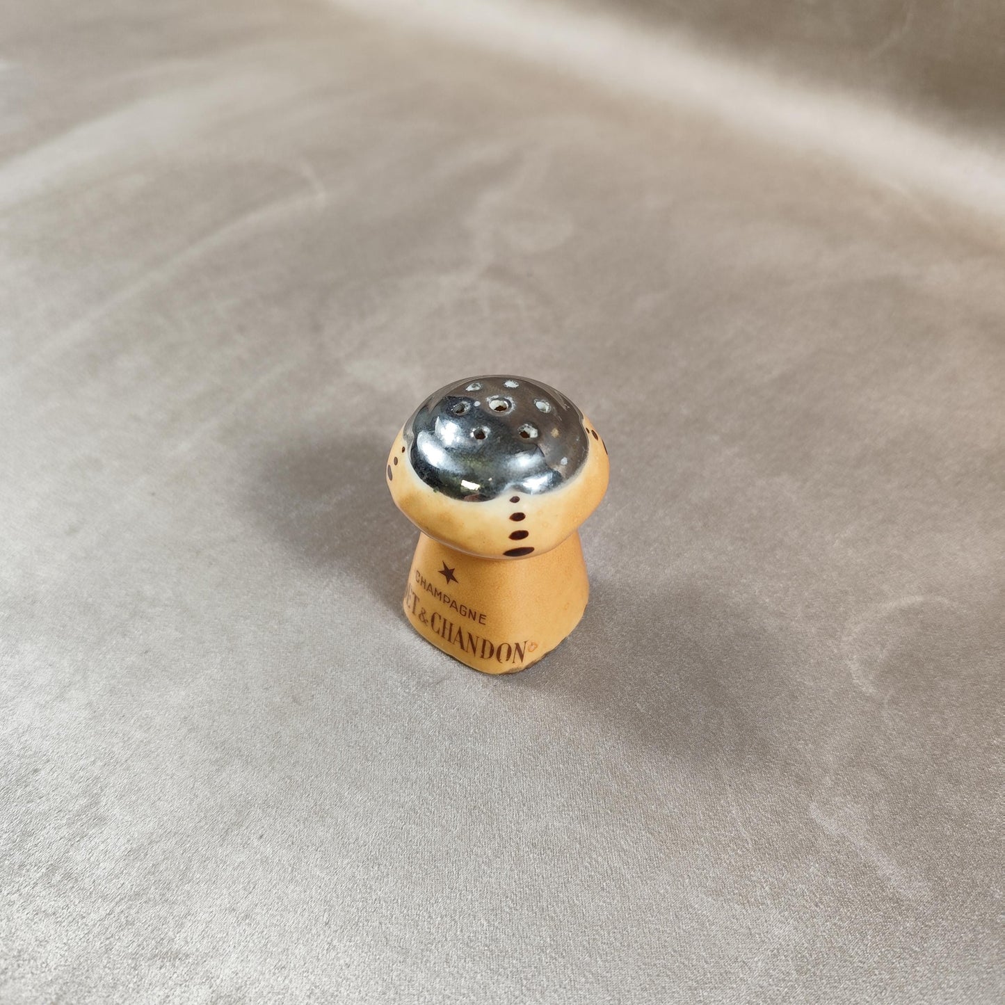 Salière Champagne Moët & Chandon en forme de bouchon Made in France Vintage 1980