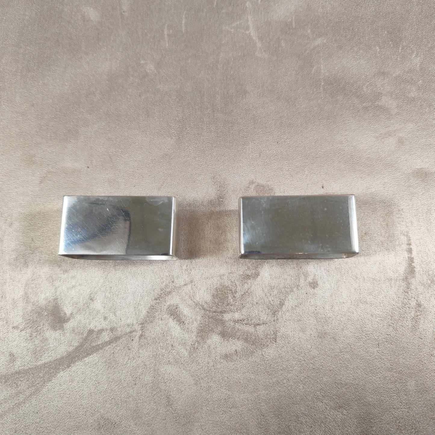 Lot de 2 ronds de serviettes en métal argenté Monsieur Madame par Menacado Made in France Vintage 1900