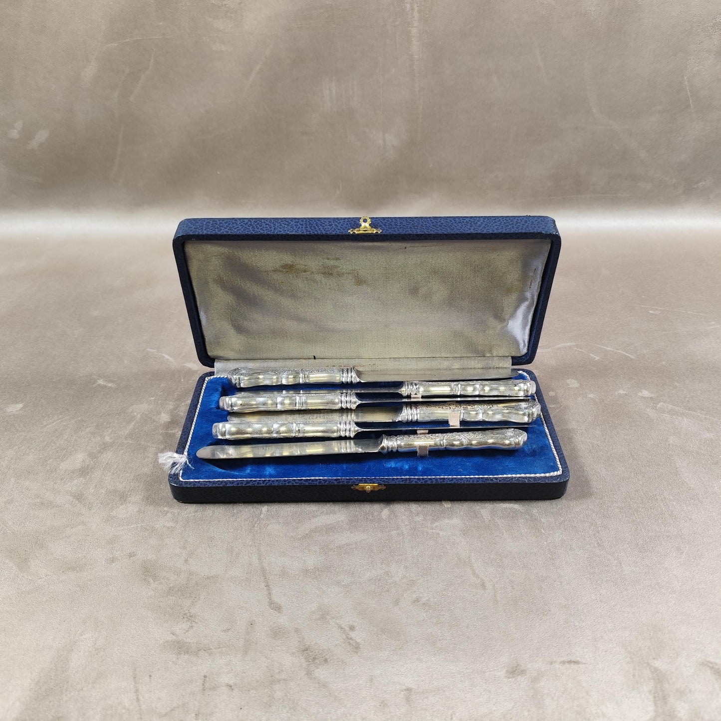 Lot de 6 couteaux en métal argenté WM Rogers Mfg  Made in USA Années 1950