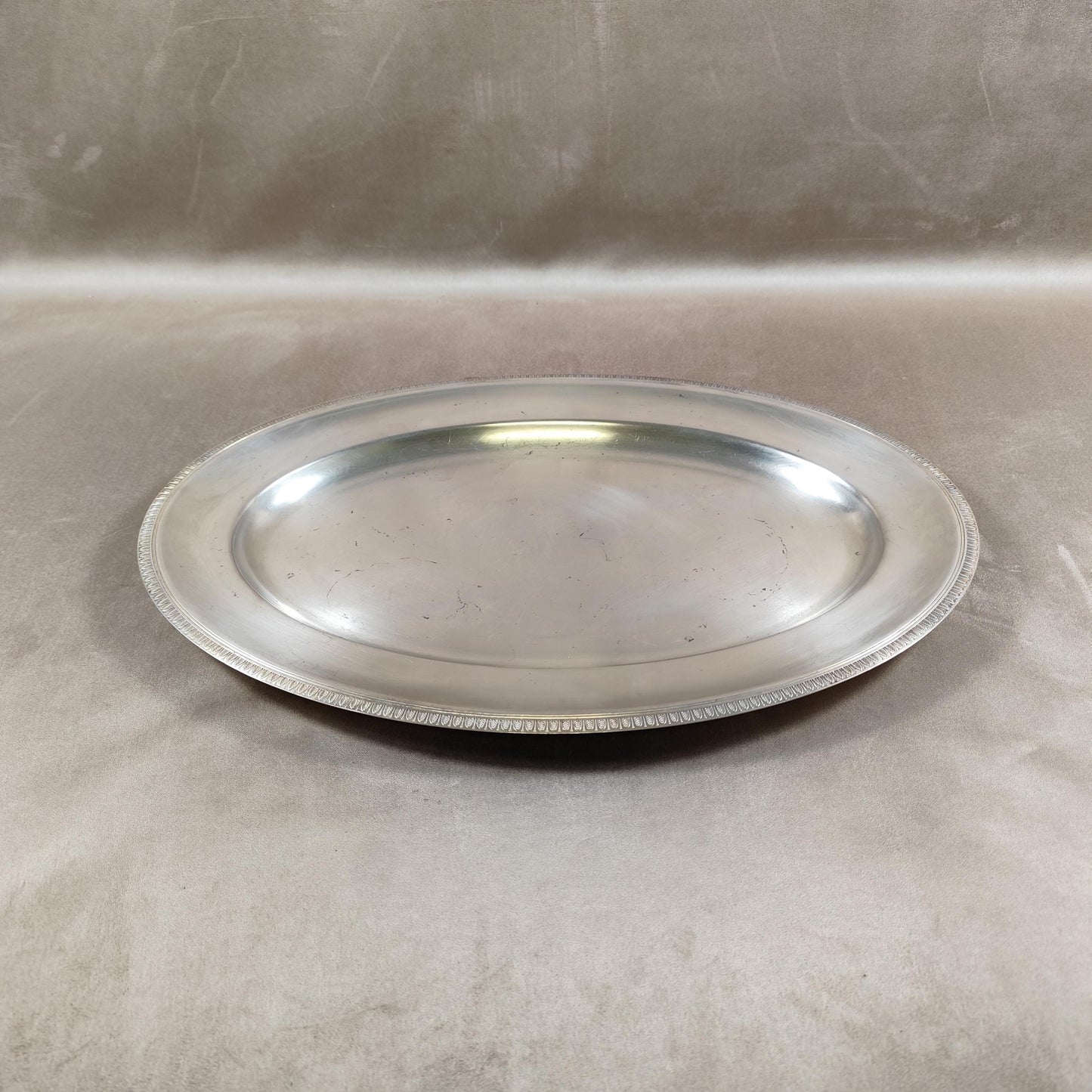 Plat Christofle en métal argenté ligne Malmaison avec poinçon d'orfèvre Made in France Vintage 1900