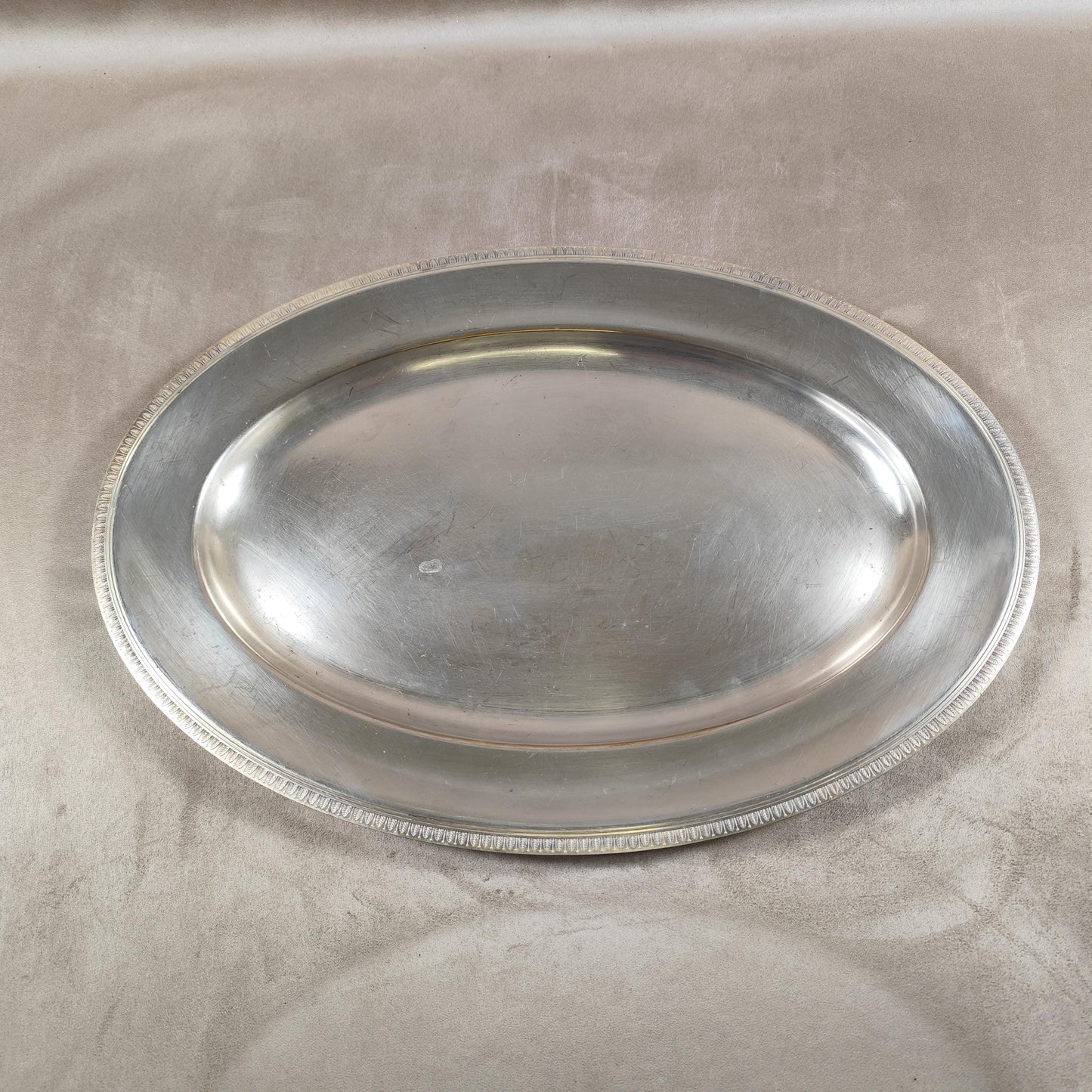 Plat Christofle ligne Malmaison en métal argenté avec poinçon d'orfèvre Made in France Vintage 1900