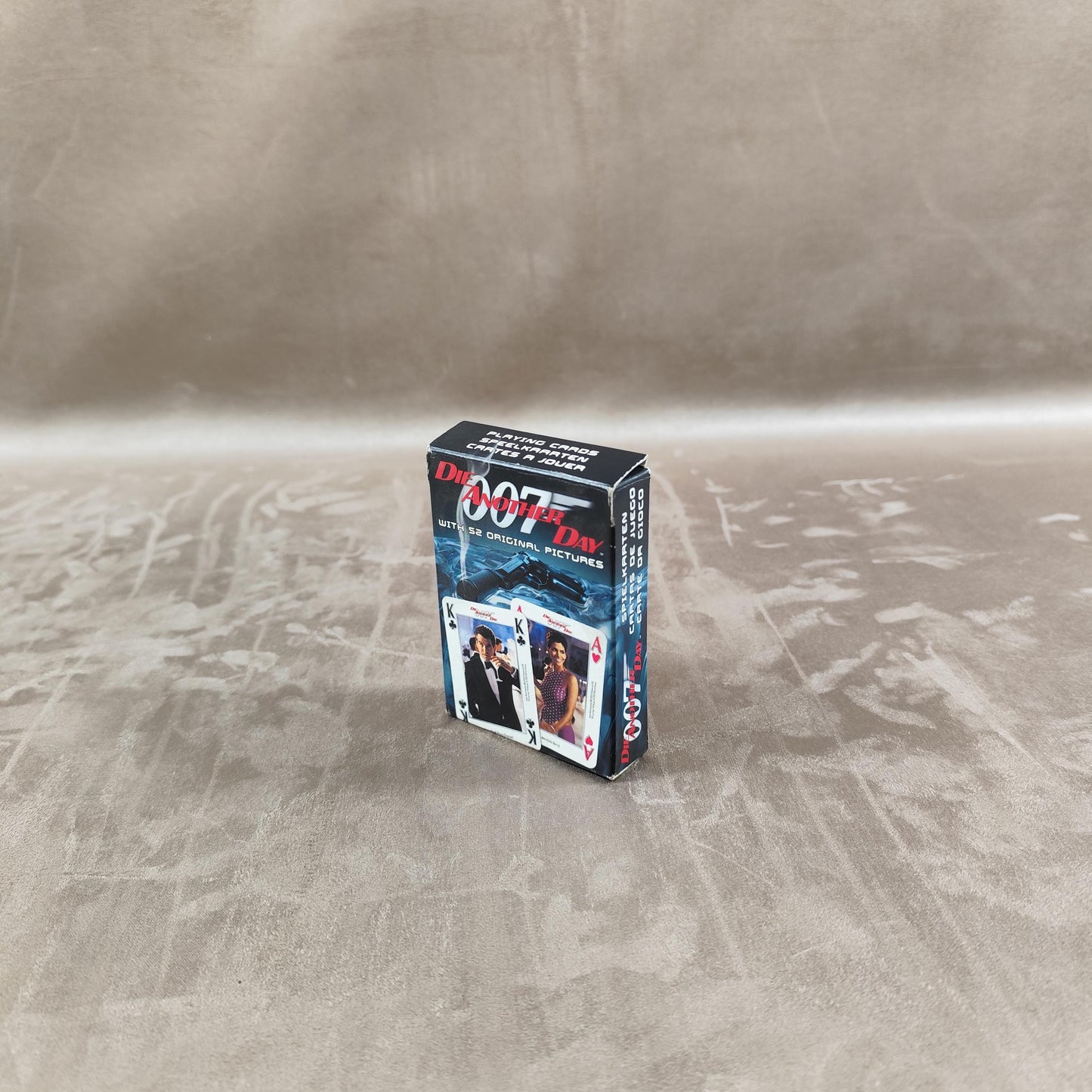 Jeu de 54 cartes James bond 007 Meurs un autre jour (Die Another Day) Made in France Vintage 2000