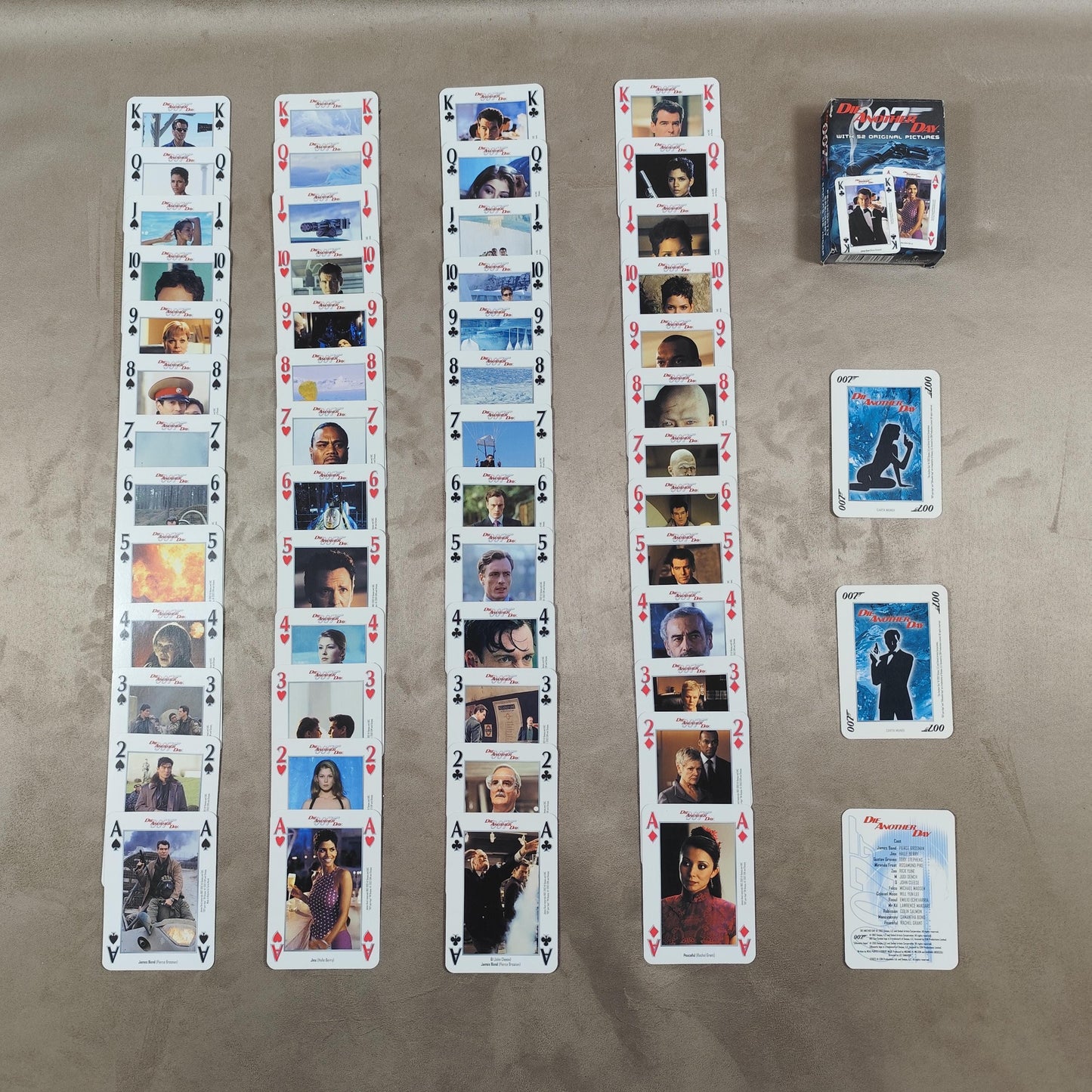 Jeu de 54 cartes James bond 007 Meurs un autre jour (Die Another Day) Made in France Vintage 2000