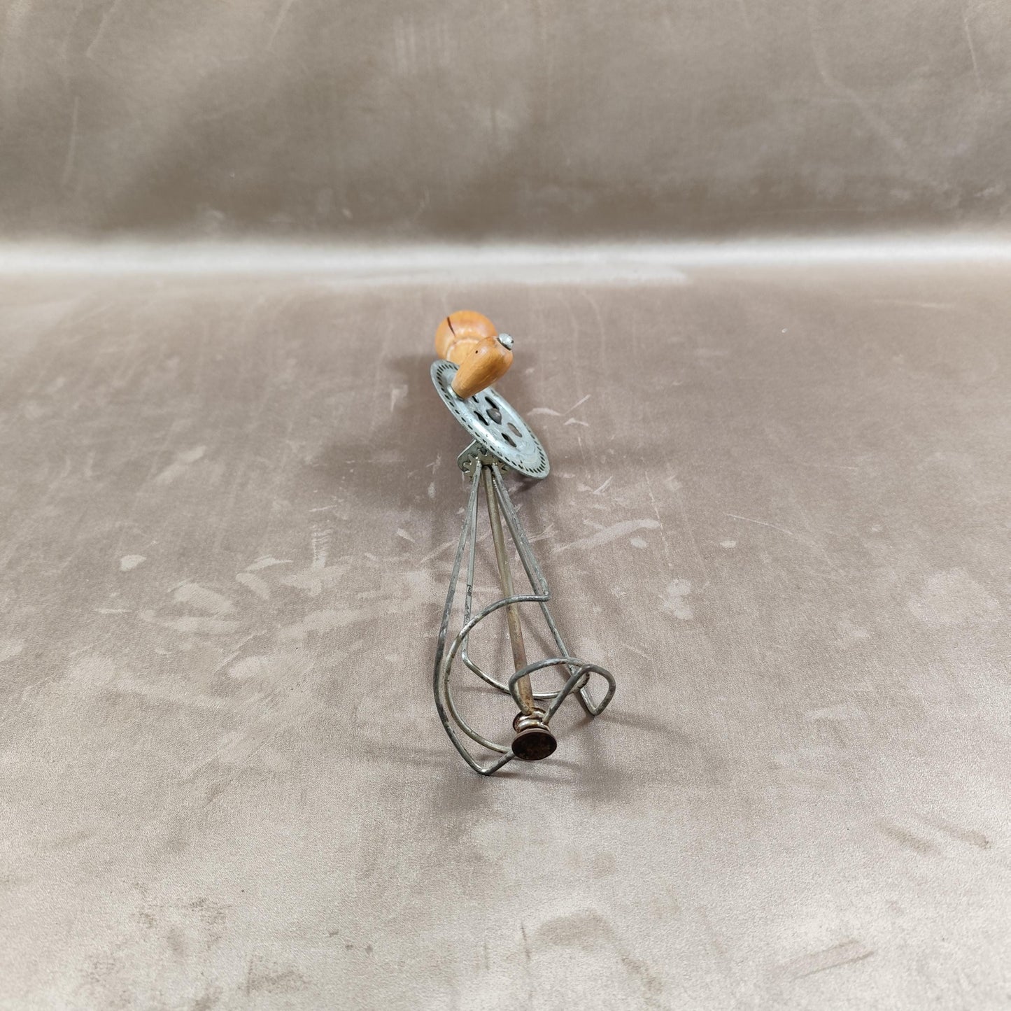 Batteur à œuf à manche en bois Made in France Vintage 1950