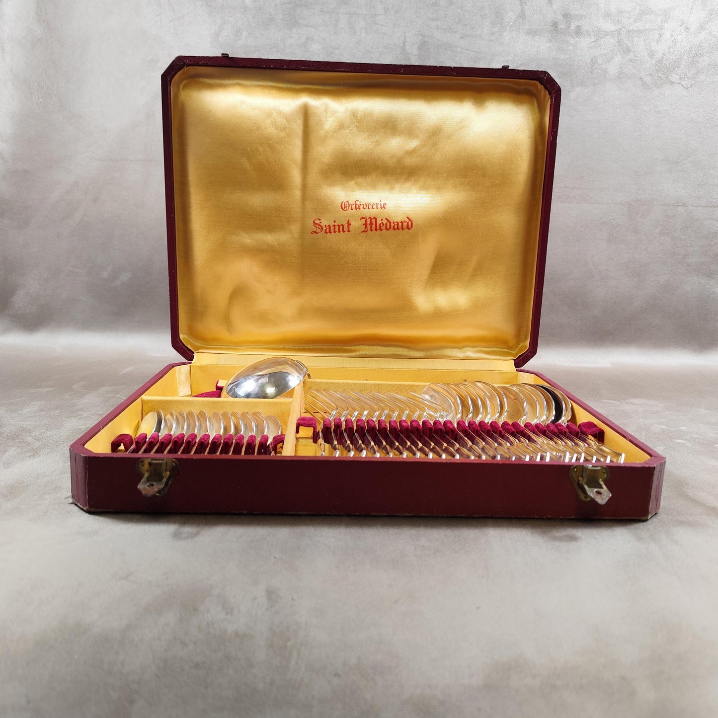 Ménagère 12 personnes 37 pièces Art Déco par Saint Médard en Métal argenté Poinçon d'Orfèvre en écrin Vintage 1900