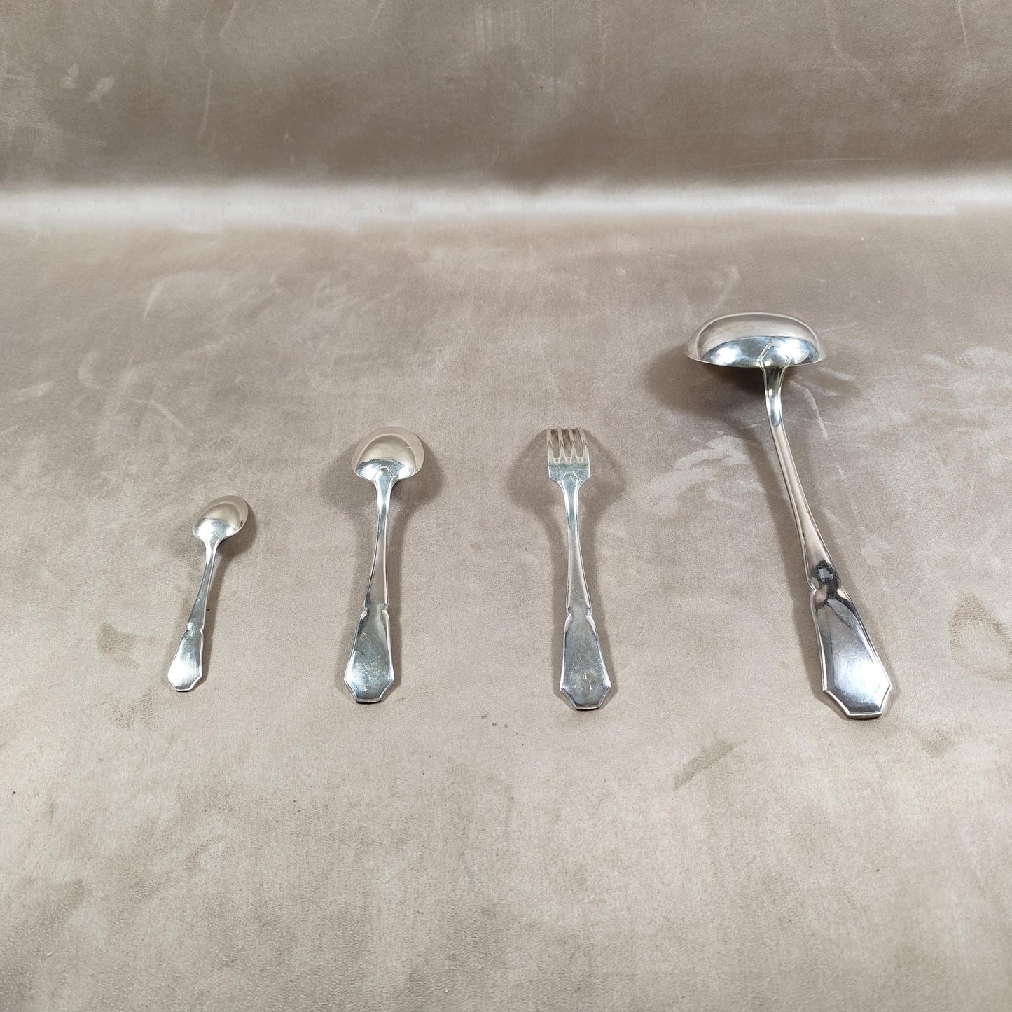 Ménagère 12 personnes 37 pièces Art Déco par Saint Médard en Métal argenté Poinçon d'Orfèvre en écrin Vintage 1900