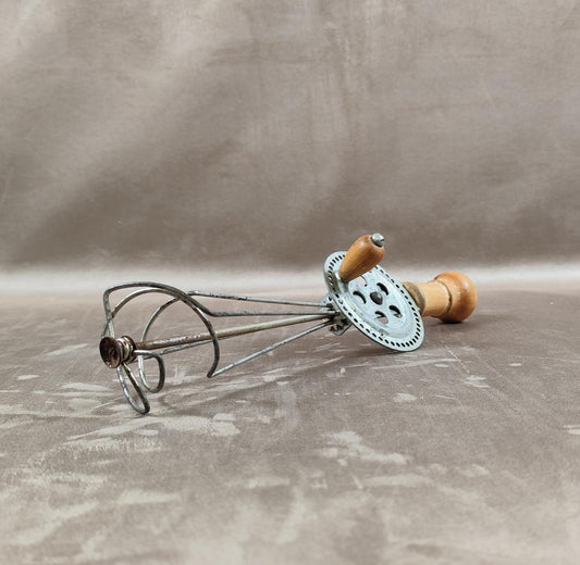 Batteur à œuf à manche en bois Made in France Vintage 1950