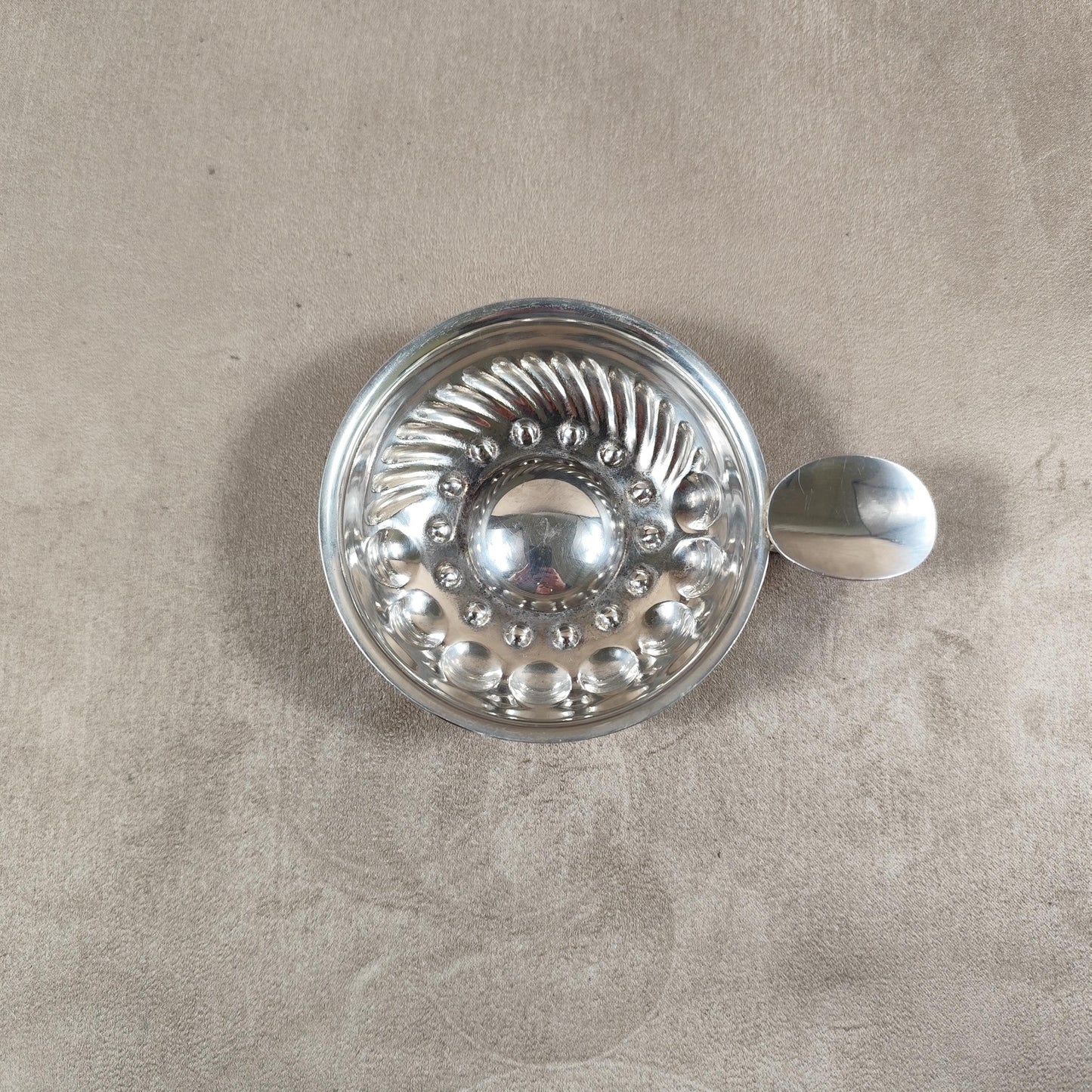 Tastevin en métal argenté avec Poinçon d'Orfèvre Made in France Vintage 1950