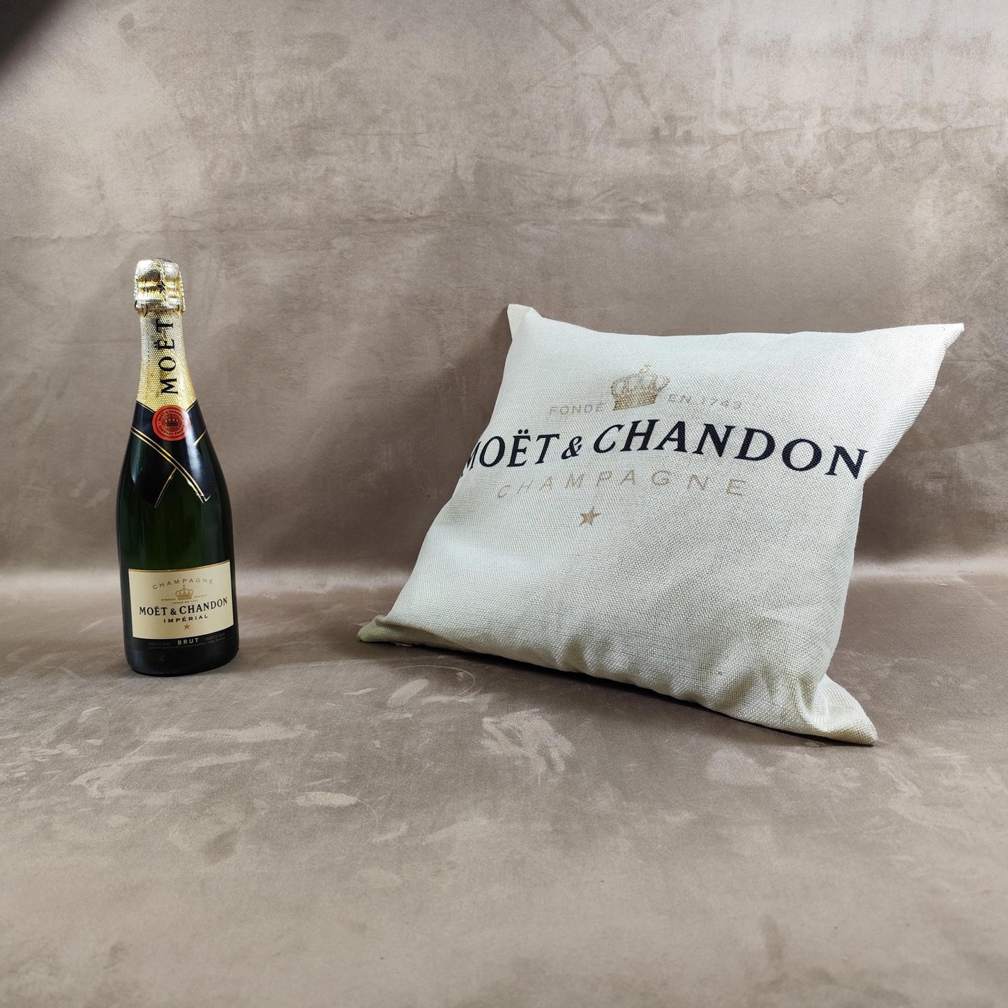Coussin Champagne Moët et Chandon en coton Made in France Vintage 1990