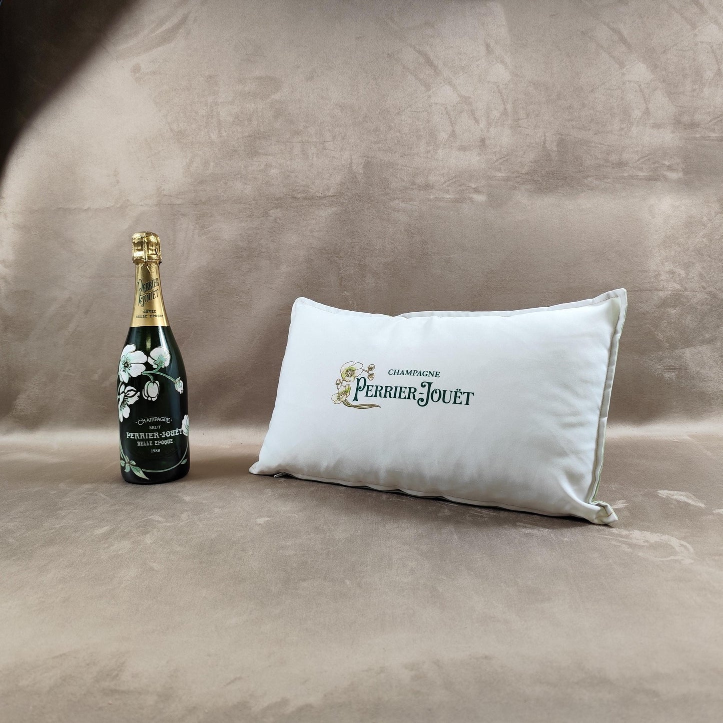 Coussin Champagne Perrier-Jouet beige et vert en coton Made in France Vintage 1990