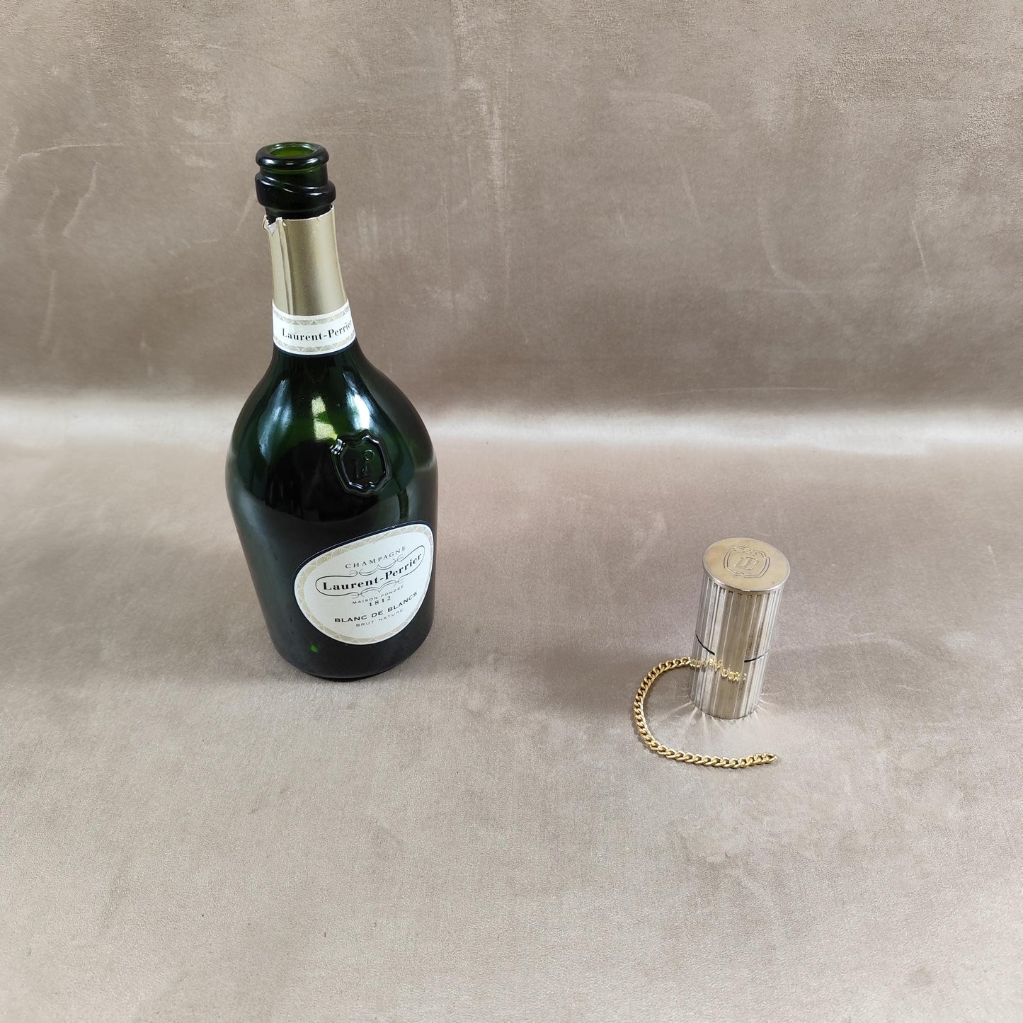 Bouchon stoppeur pour bouteille de Champagne Laurent-Perrier en métal argenté Made in France Vintage 1970