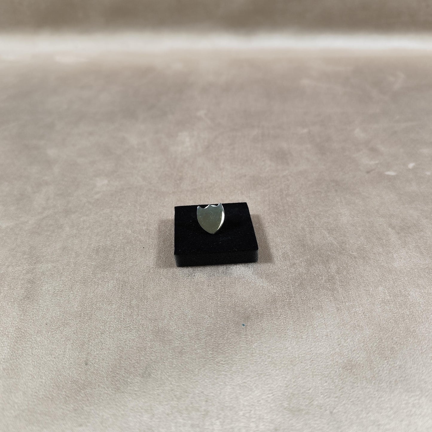 Pin's en Métal Champagne Dom Pérignon Made in France Vintage 1980