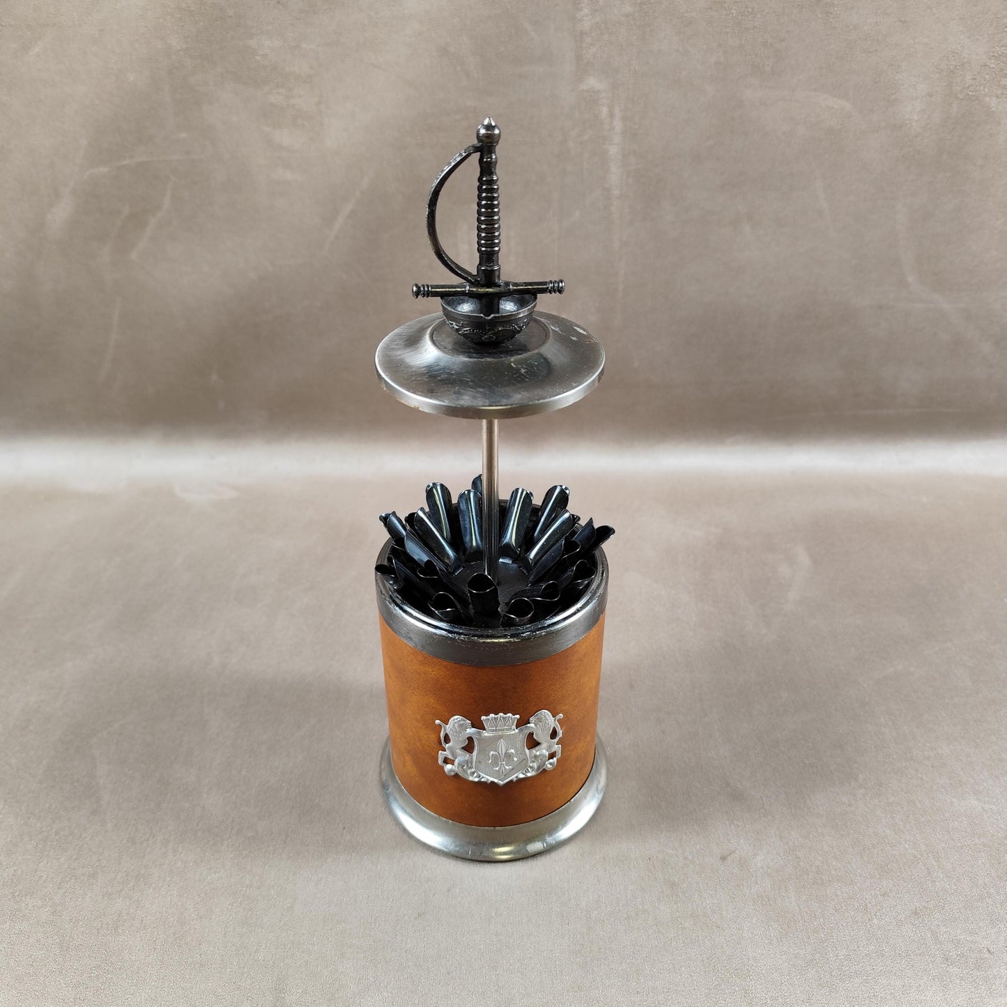 Distributeur de cigarette en laiton et cuir Made in France Vintage 1970