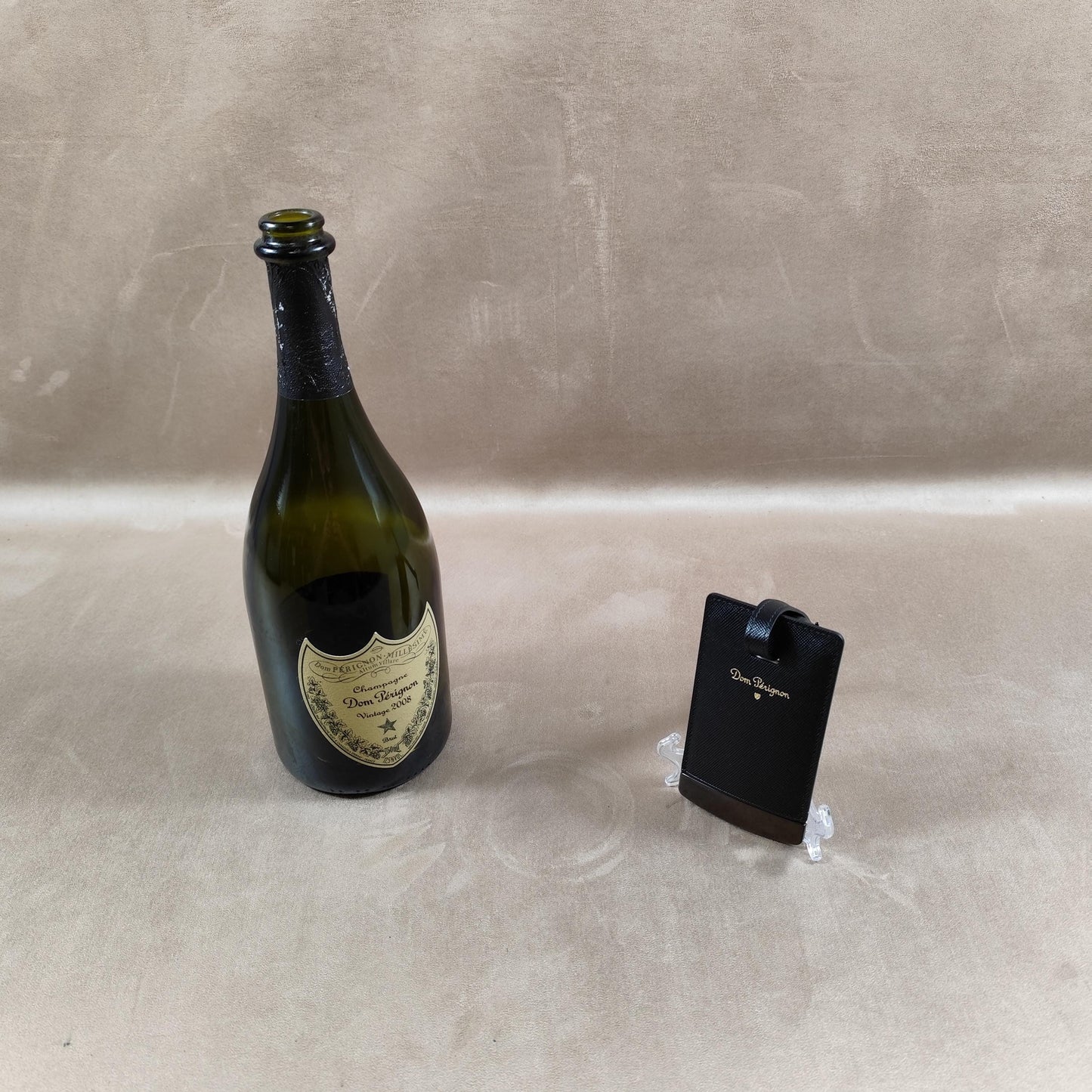 Etiquette à bagage en cuir Champagne Dom Perignon Made in France Vintage 1990